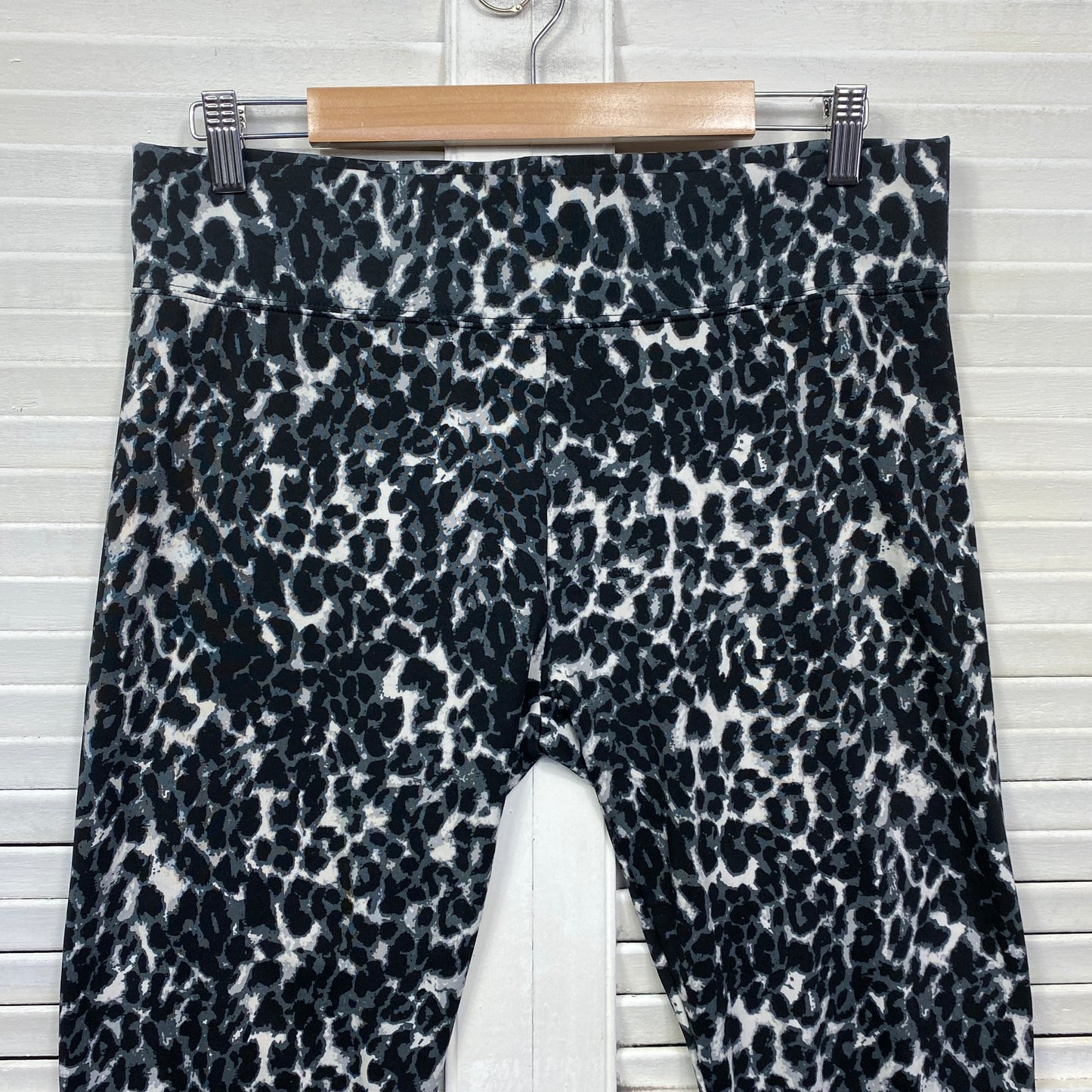 Crossroads Activewear Leggings Size 16 Animal Print Cropped