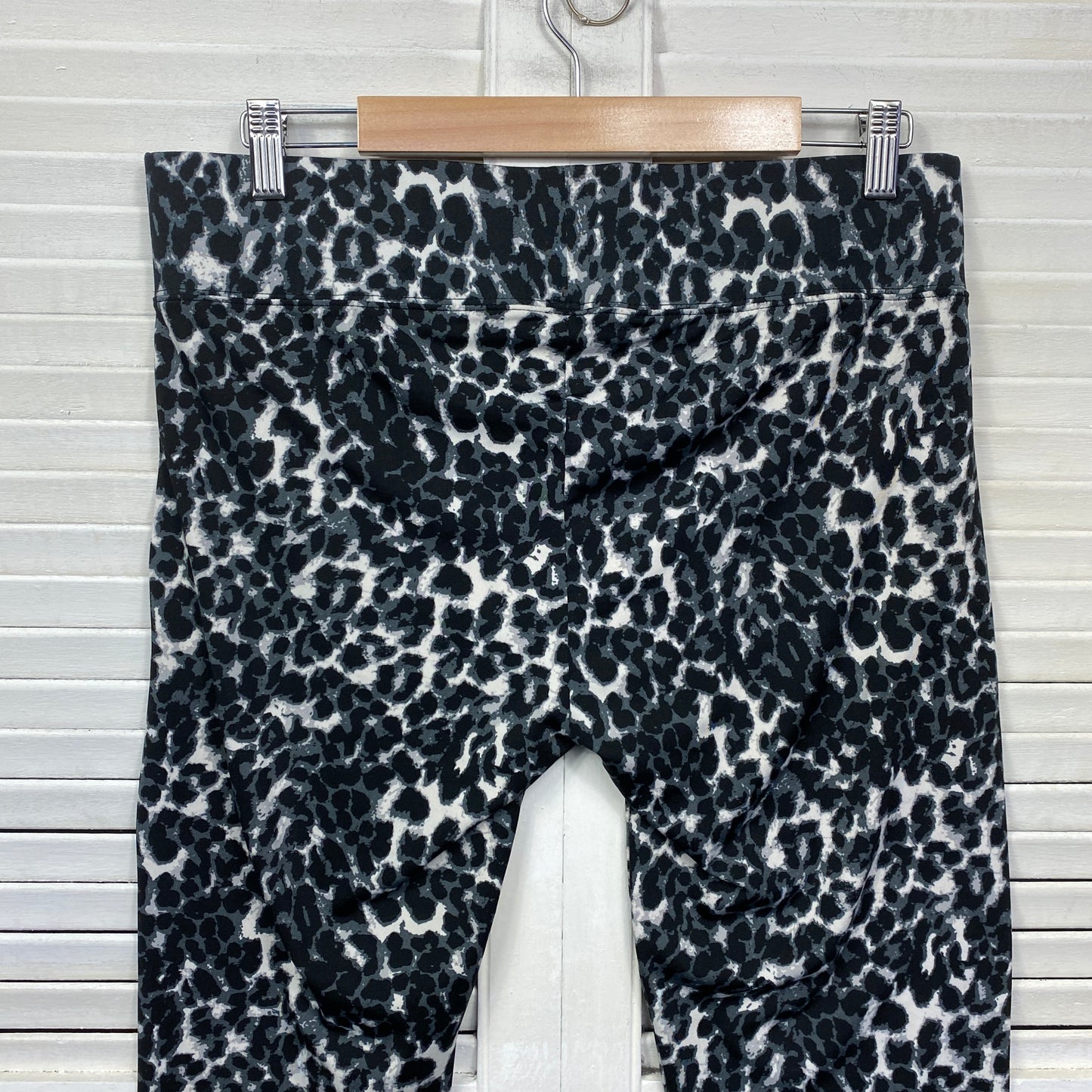 Crossroads Activewear Leggings Size 16 Animal Print Cropped