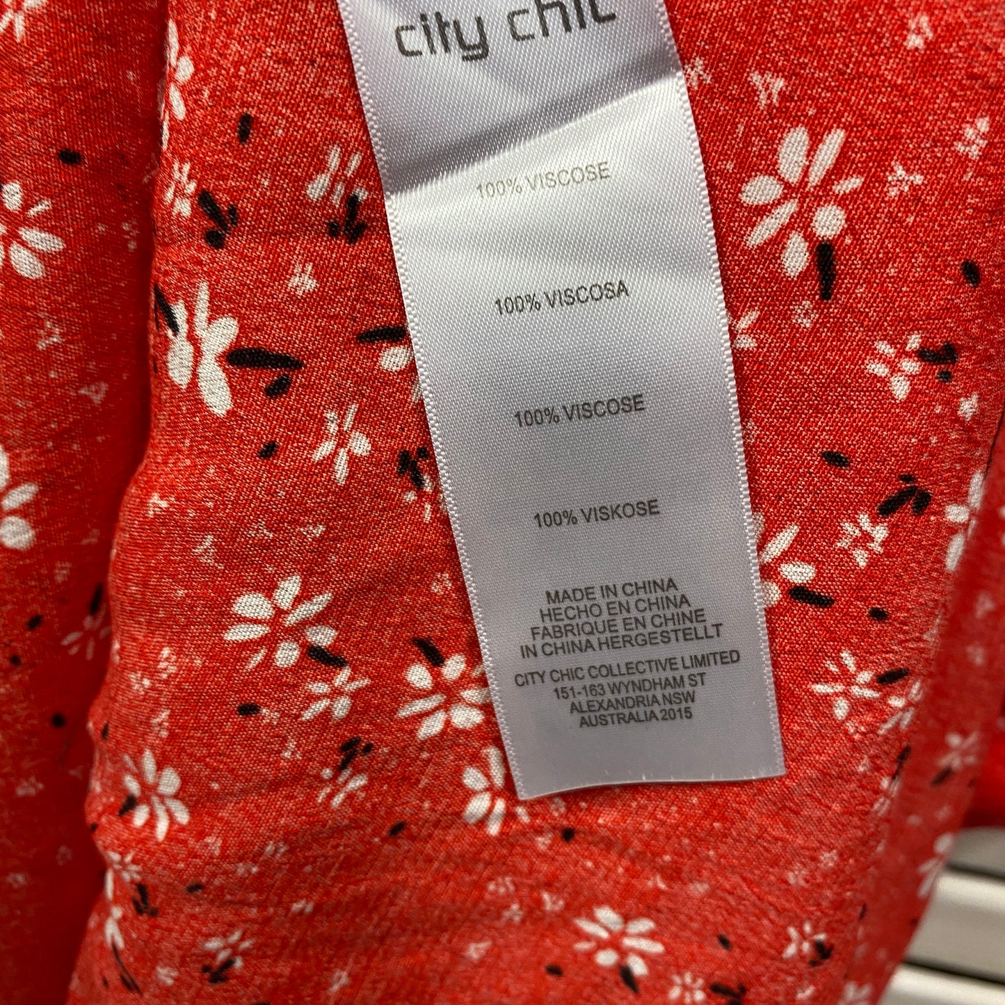 City Chic Top 22 XL Plus Red Floral Short Sleeve V Neck