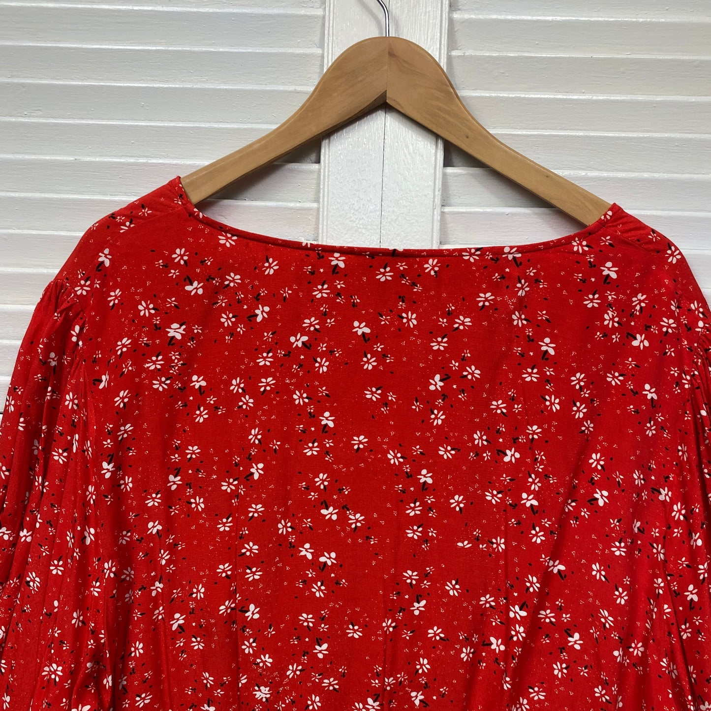 City Chic Top 22 XL Plus Red Floral Short Sleeve V Neck