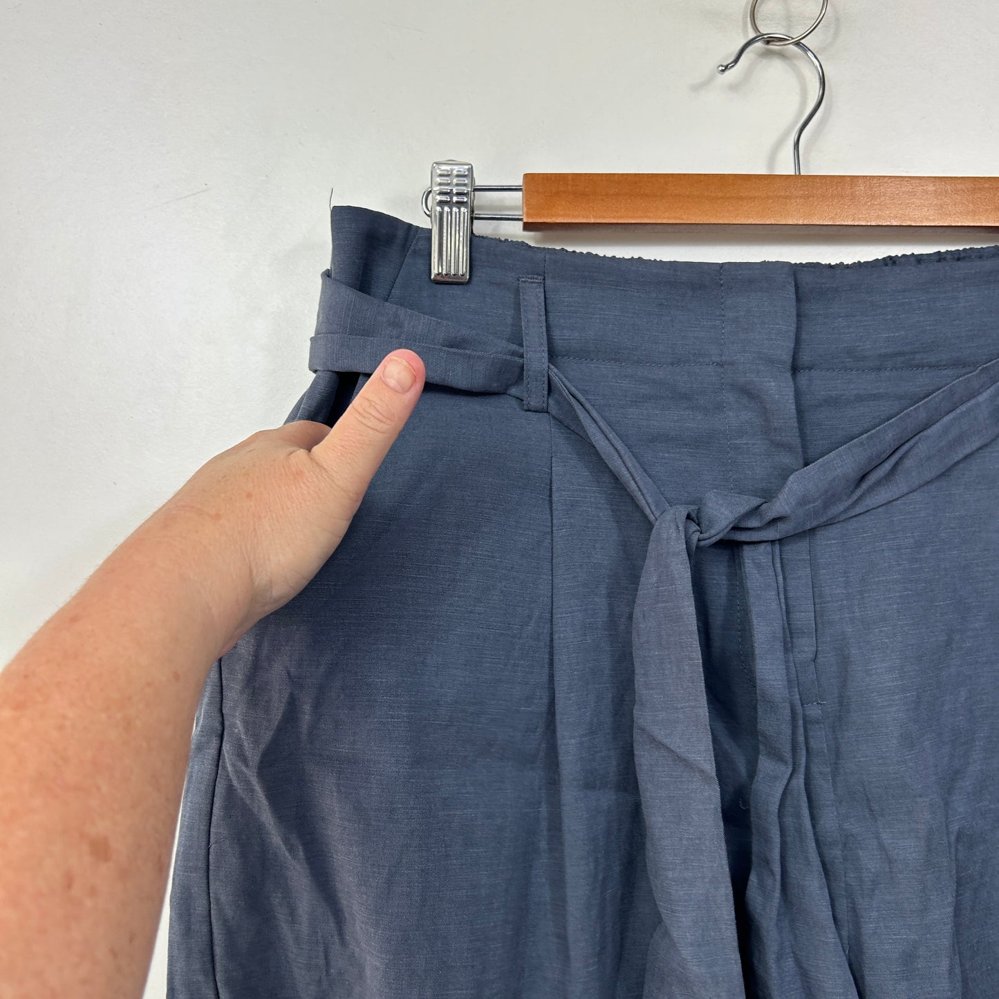 Preview Tencel Navy Blue Shorts - Size 14