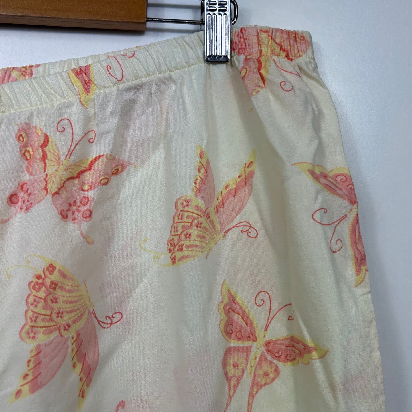 Sixteen Twentysix Cream Butterfly Print Capri Sleep Pants - Size 16