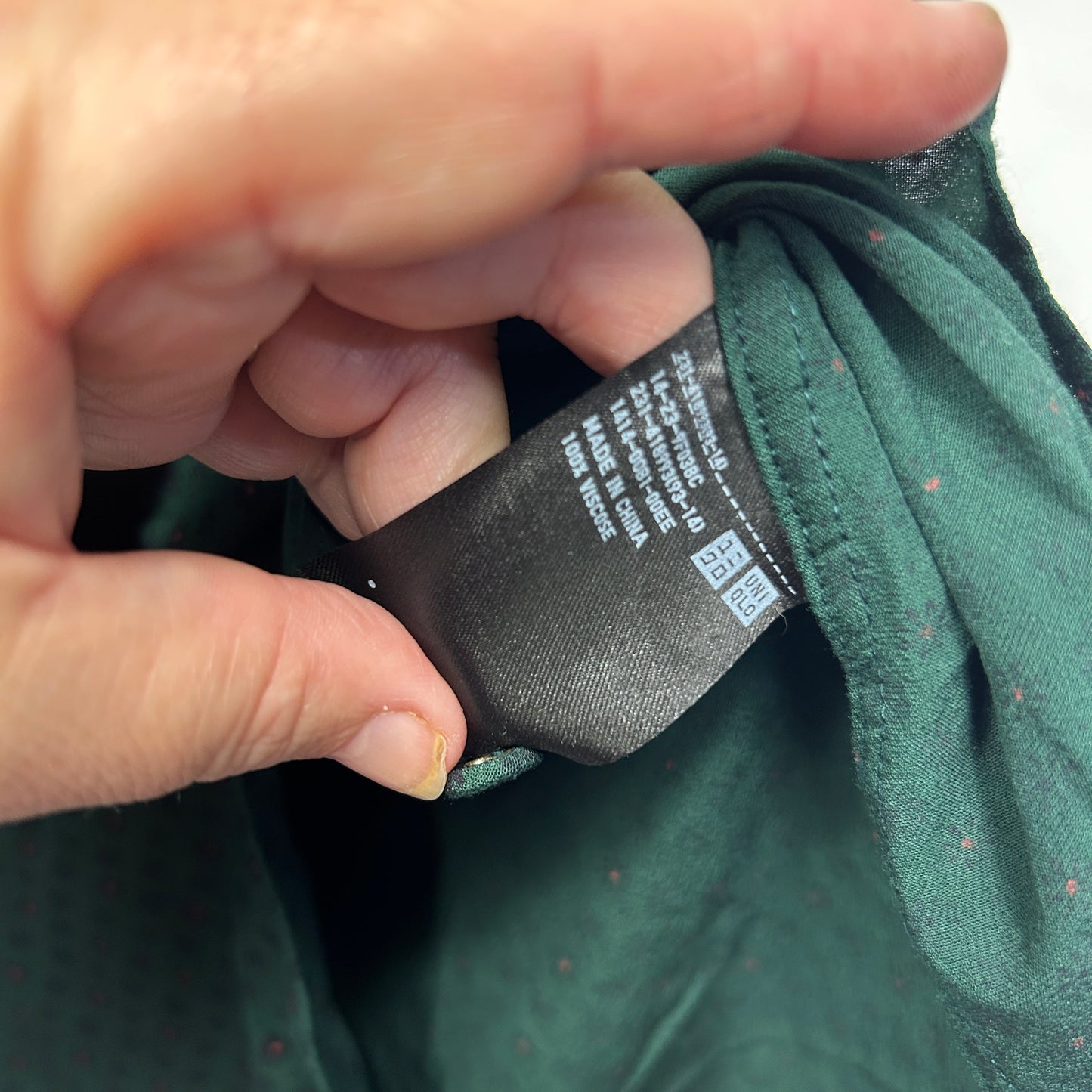 Uniqlo Top Size Large Green Long Sleeve Button Up
