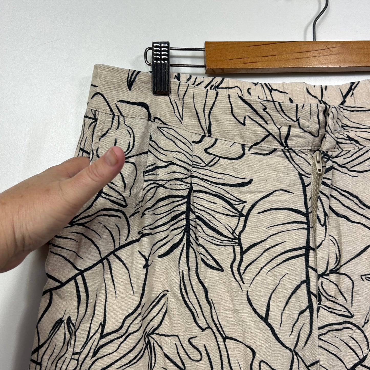 Anko Beige Leaf Print Linen Pant - Size 18 (fault - missing button)