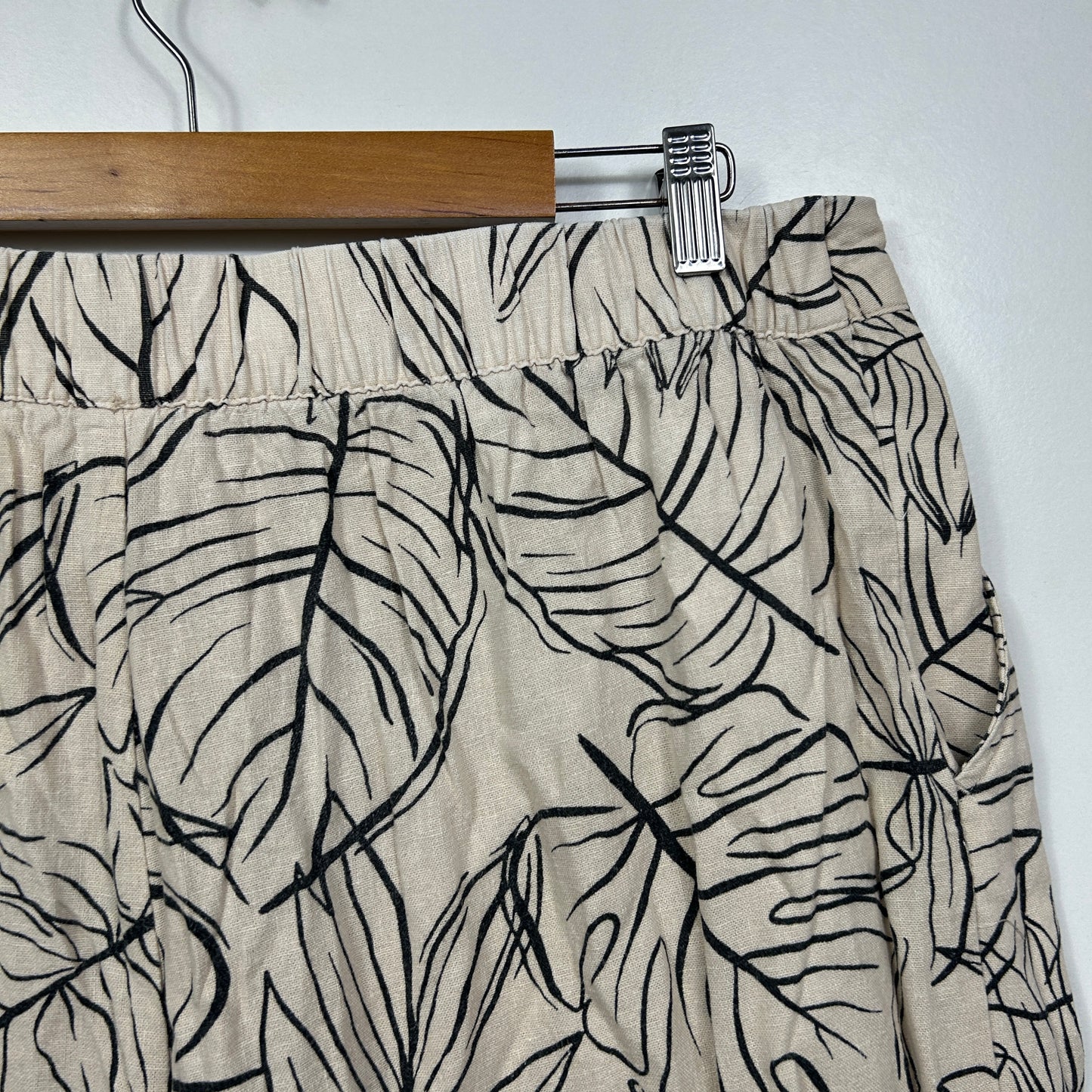 Anko Beige Leaf Print Linen Pant - Size 18 (fault - missing button)