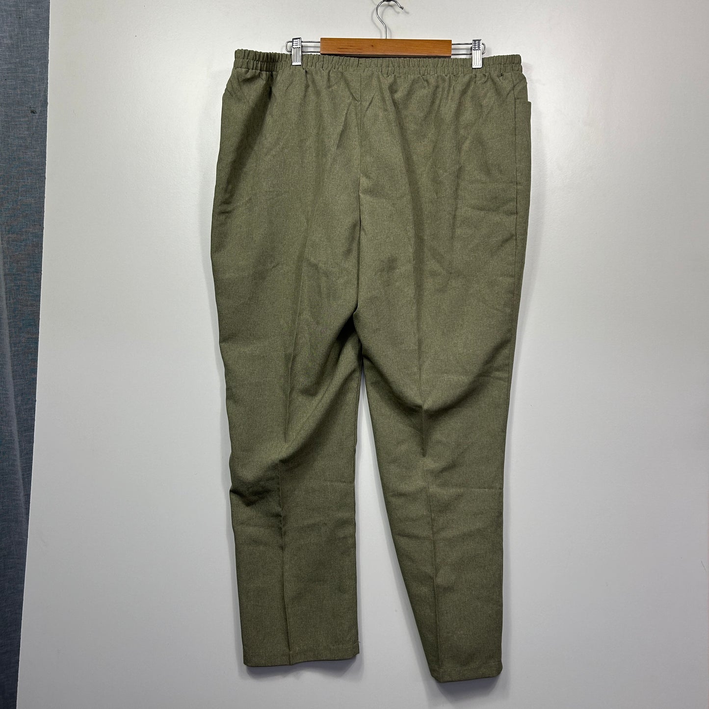 Established Olive Green Pants - Size 22