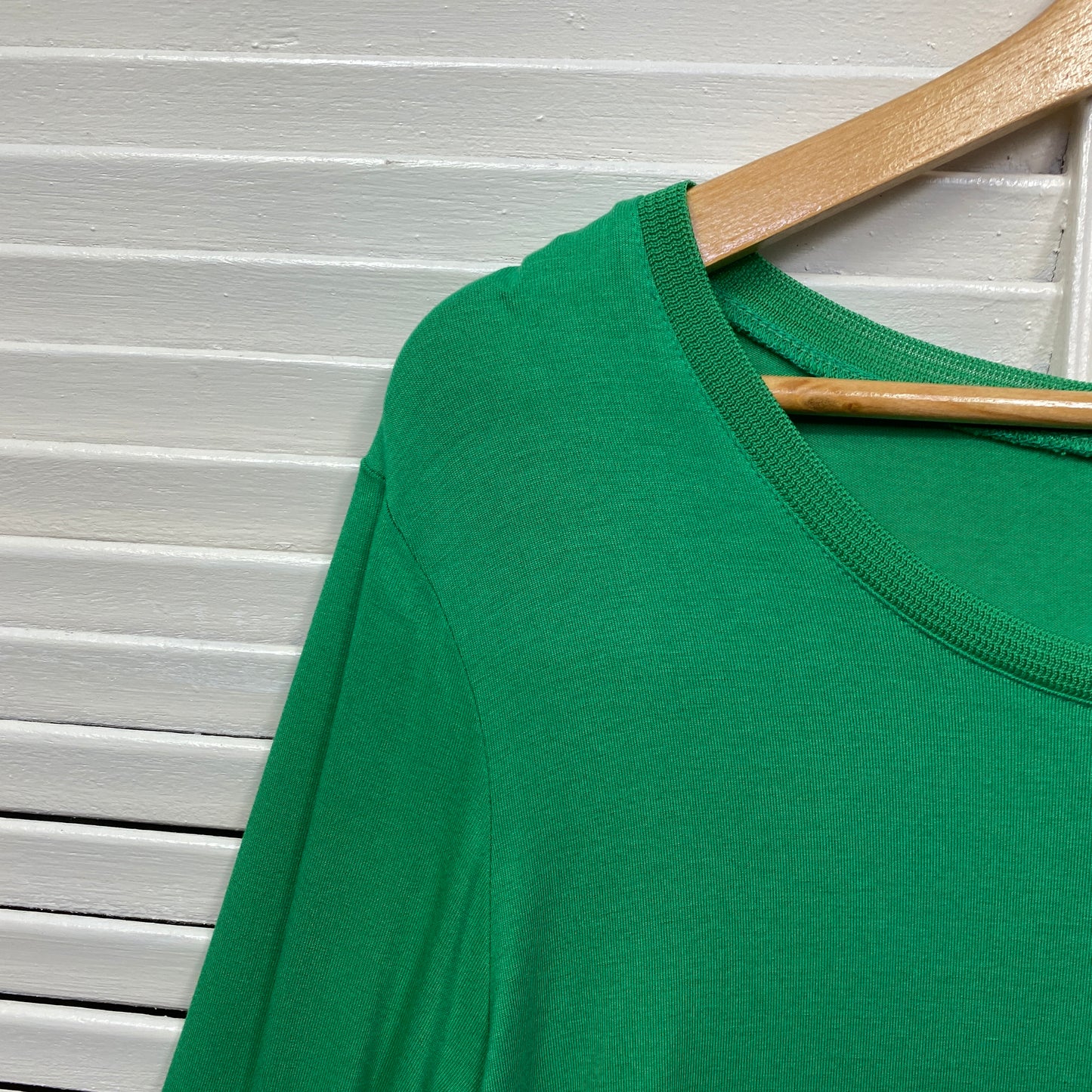 Betty Basics Percy Top Size 14 Green Long Sleeve Viscose New