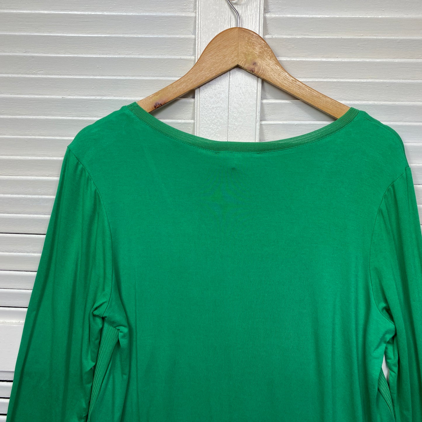 Betty Basics Percy Top Size 14 Green Long Sleeve Viscose New