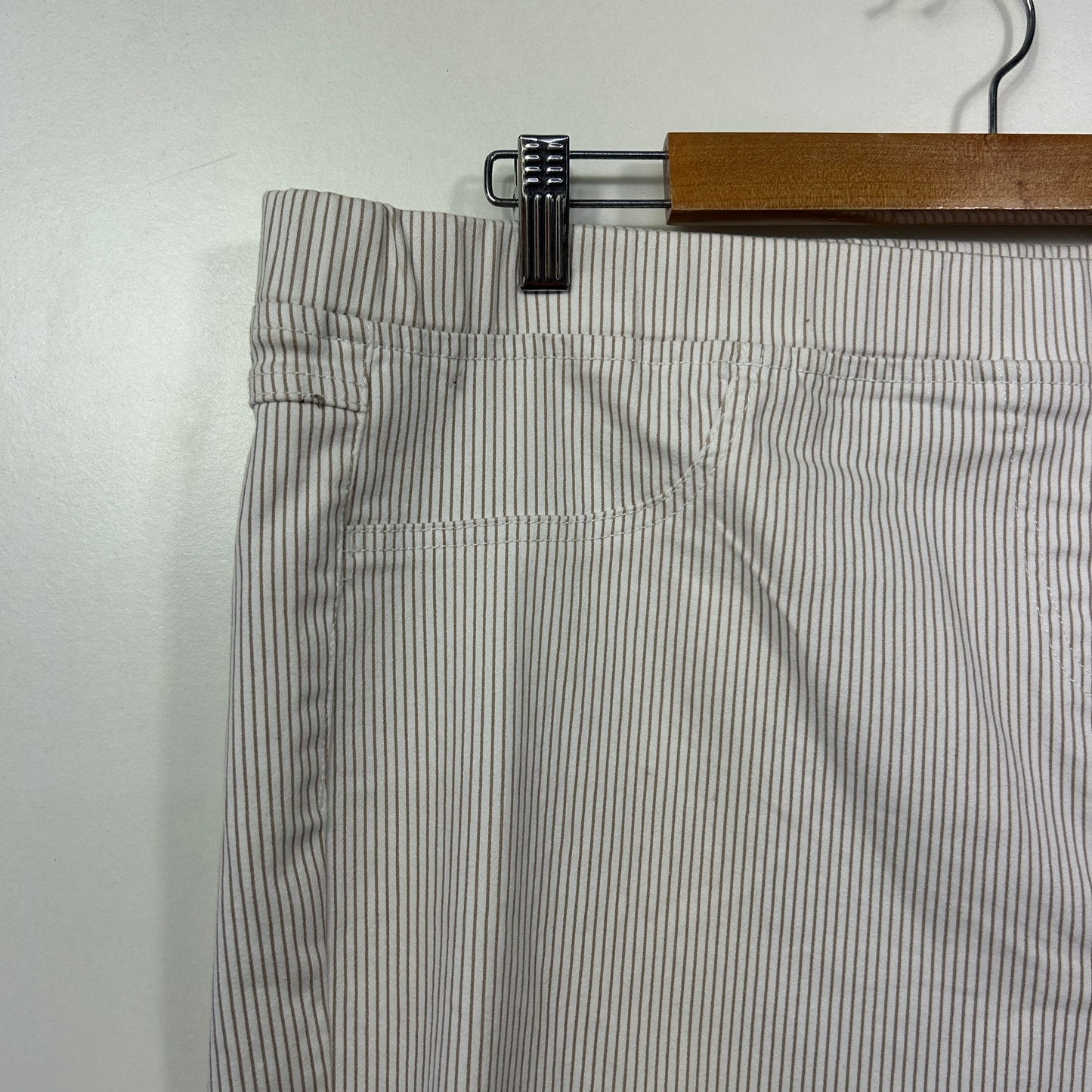 Millers White Grey Striped Capri Pants - Size 20