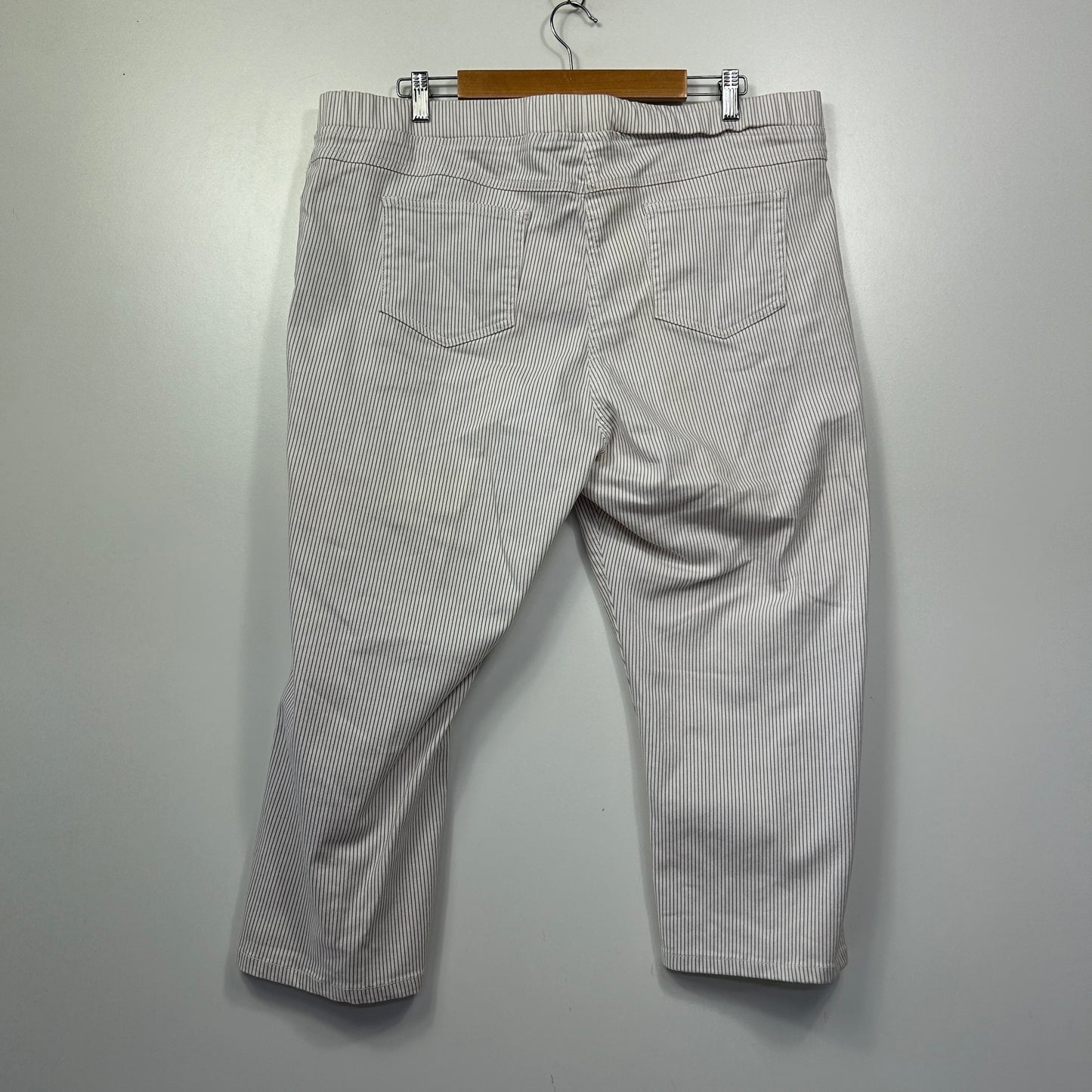 Millers White Grey Striped Capri Pants - Size 20