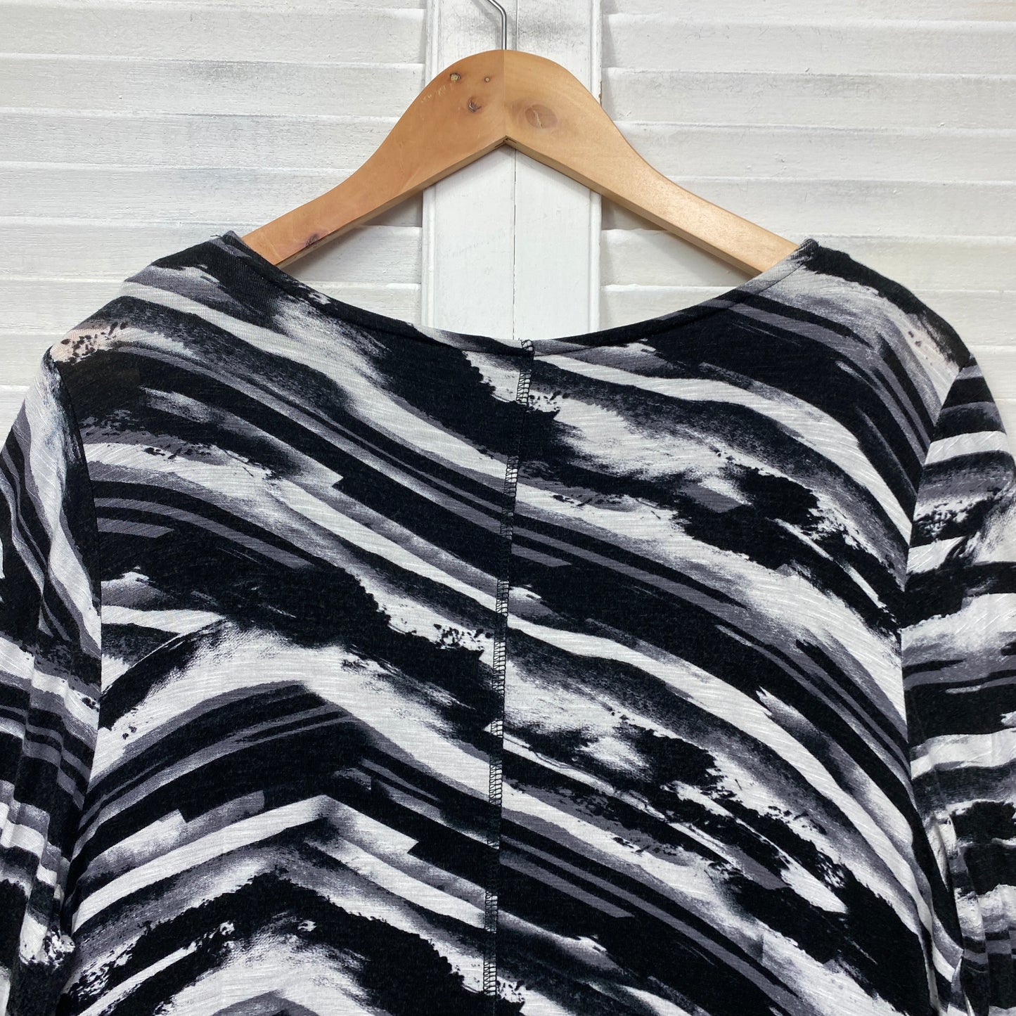 Taking Shape Activewear Top Size 14 Plus XS Black White