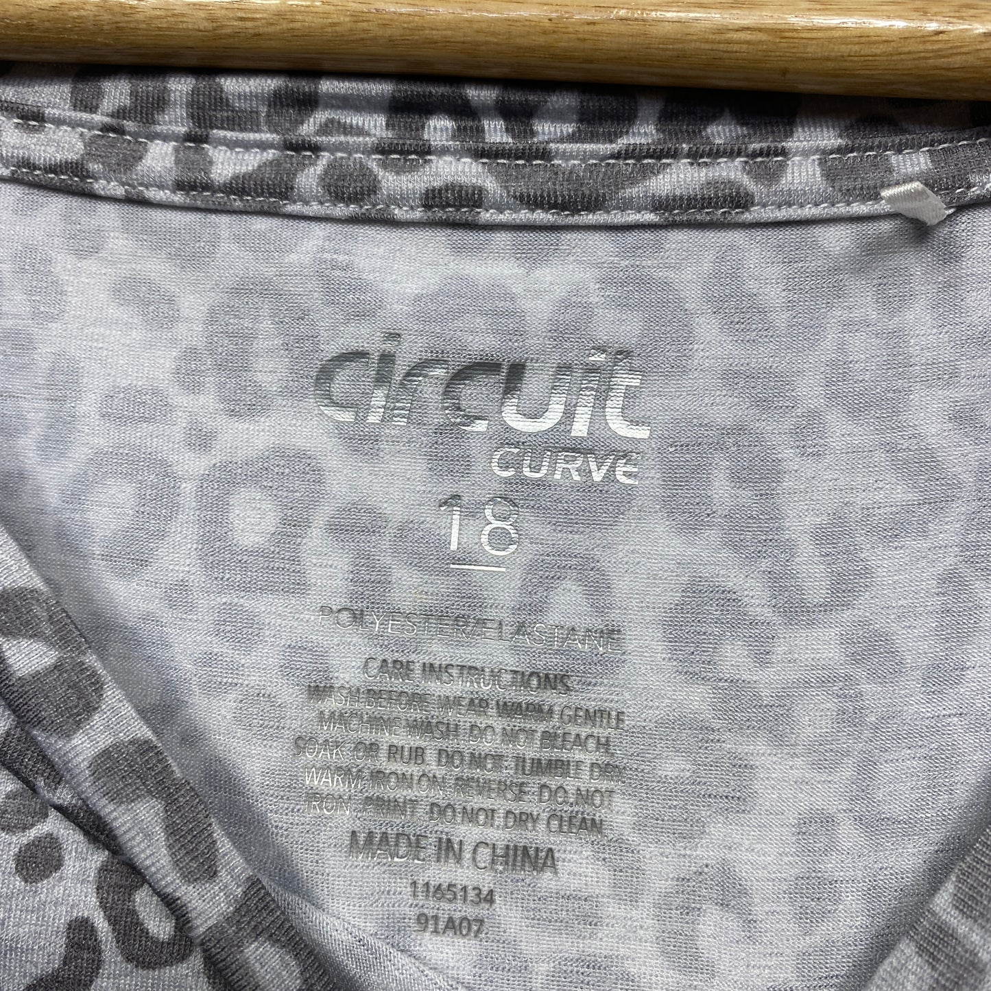 Circuit Activewear Top Size 18 Grey Short Sleeve Animal Print