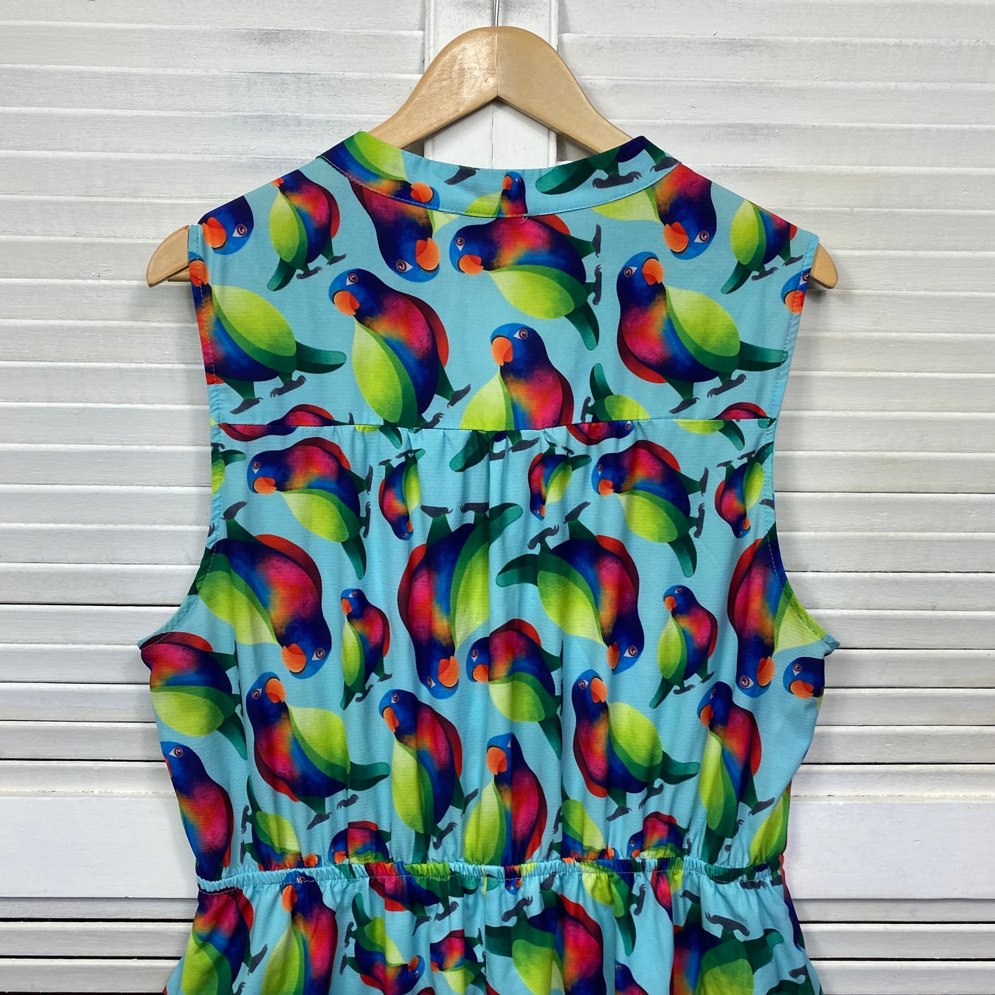 Lorraine Dress  Size 18 Plus Sleeveless Pockets Birds Parrots