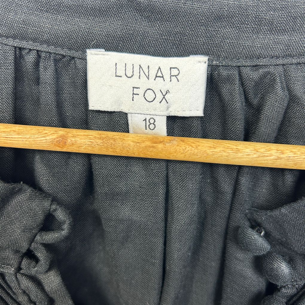 Lunar Fox Black Linen Top - Size 18