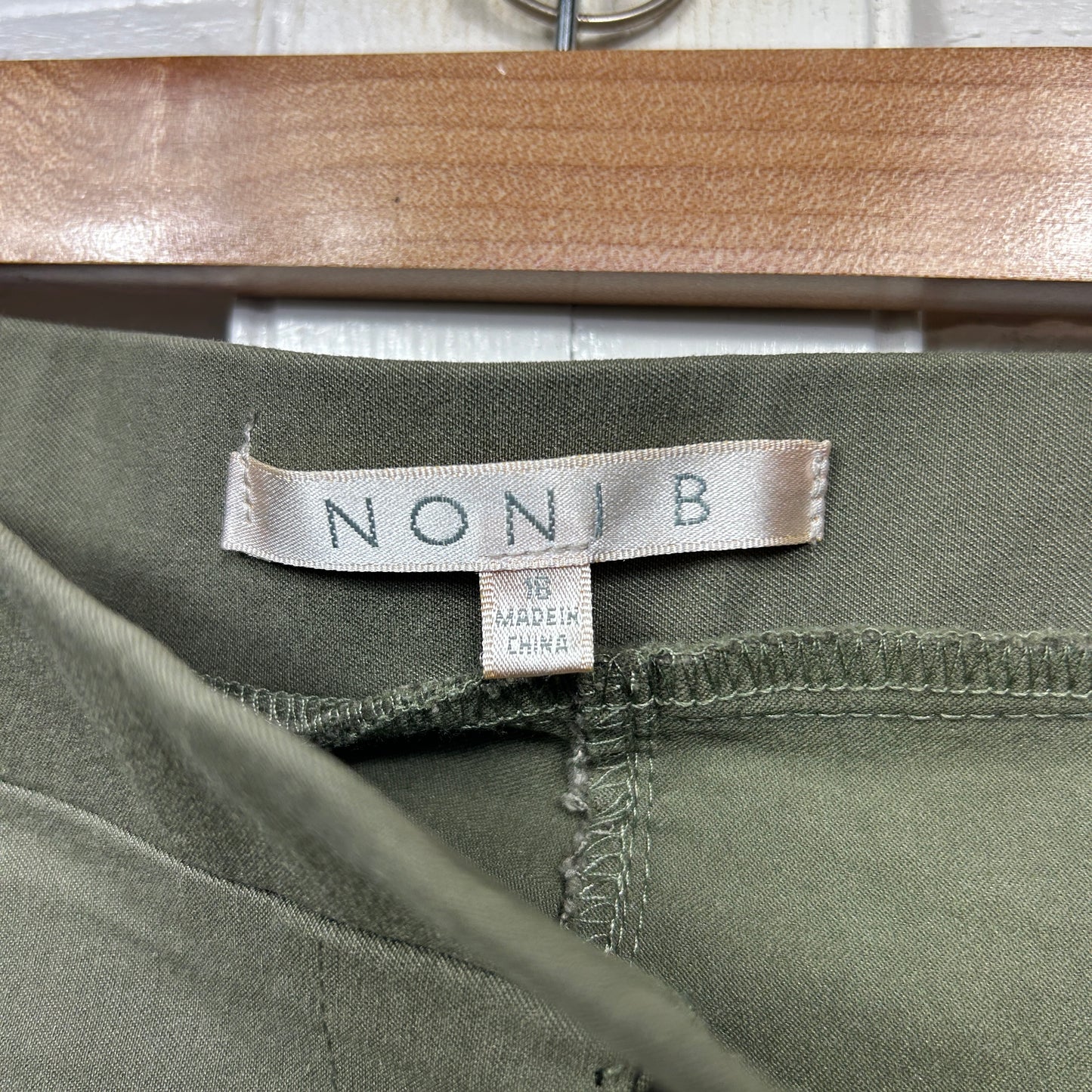 Noni B Shorts Size 18 Green Olive Pull On