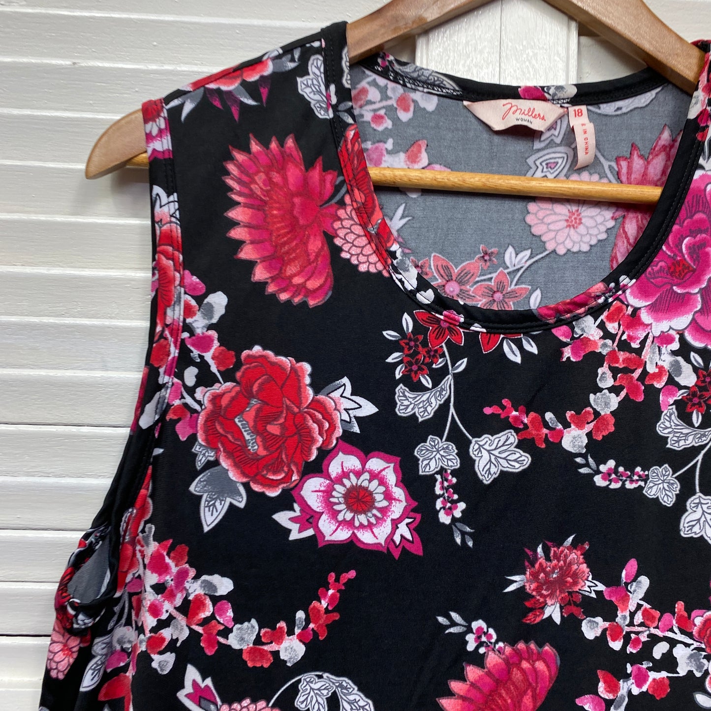 Millers Top Size 18 Sleeveless Black Pink Floral