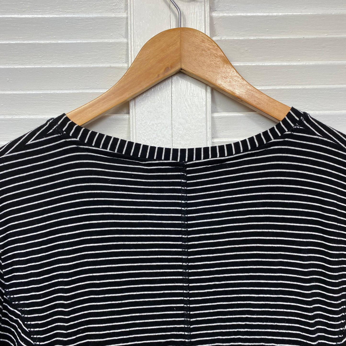 Virtuelle Top Size 18 Medium Black White Striped Short Sleeve