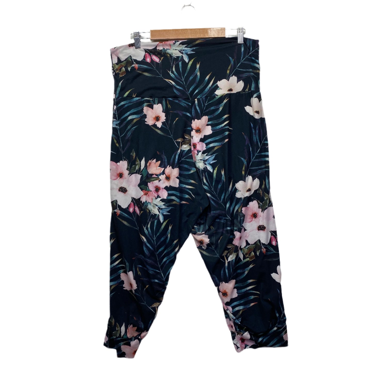 Exoticathletica Capri Leggings Pants Size XXL Soft Touch Pockets Floral