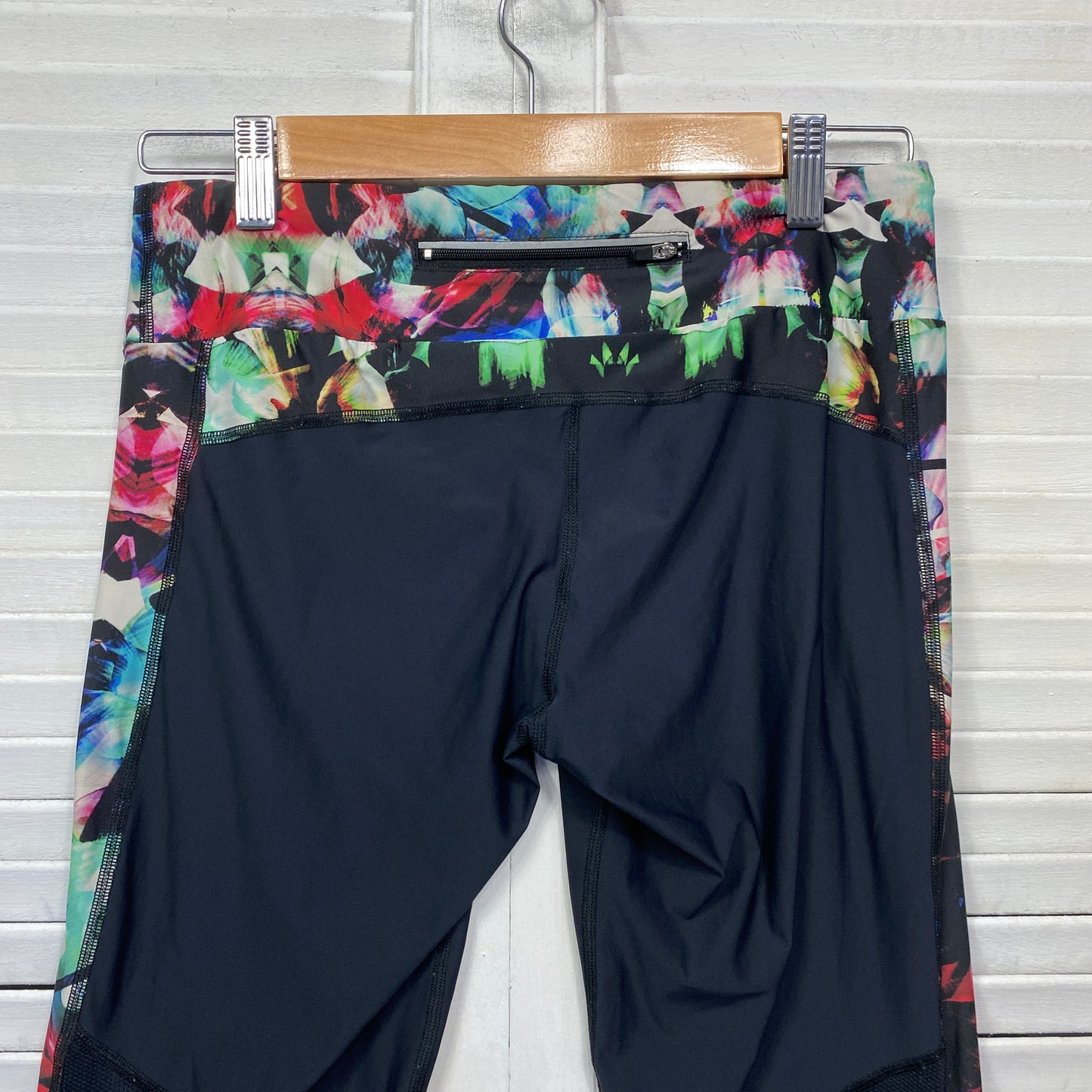 Running Bare Activewear Leggings Size 14 Black Floral