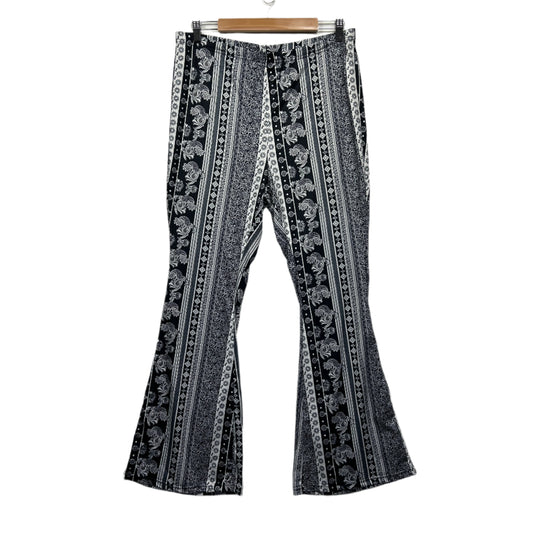 Shein Pants Size 16 18 2XL Black White Flare