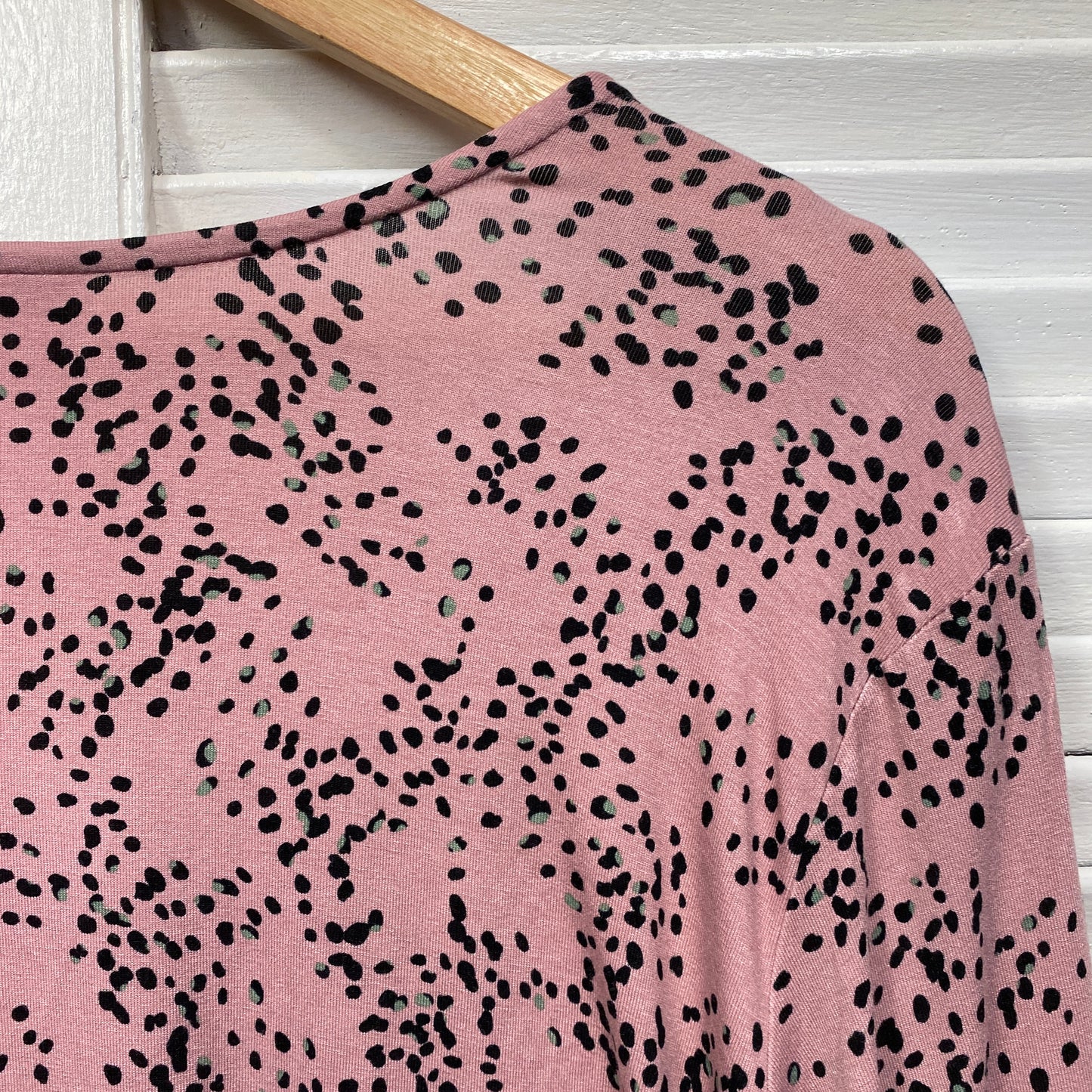 Beme Top Size 22 XL Long Sleeve Pink Black Draped V Neck Front