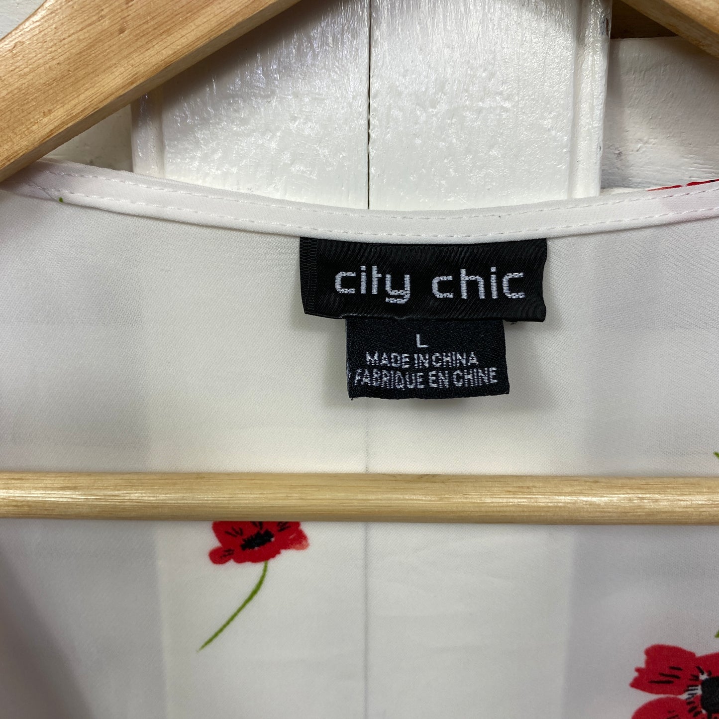 City Chic Wrap Top Size 20 Large White Red Floral Short Sleeve