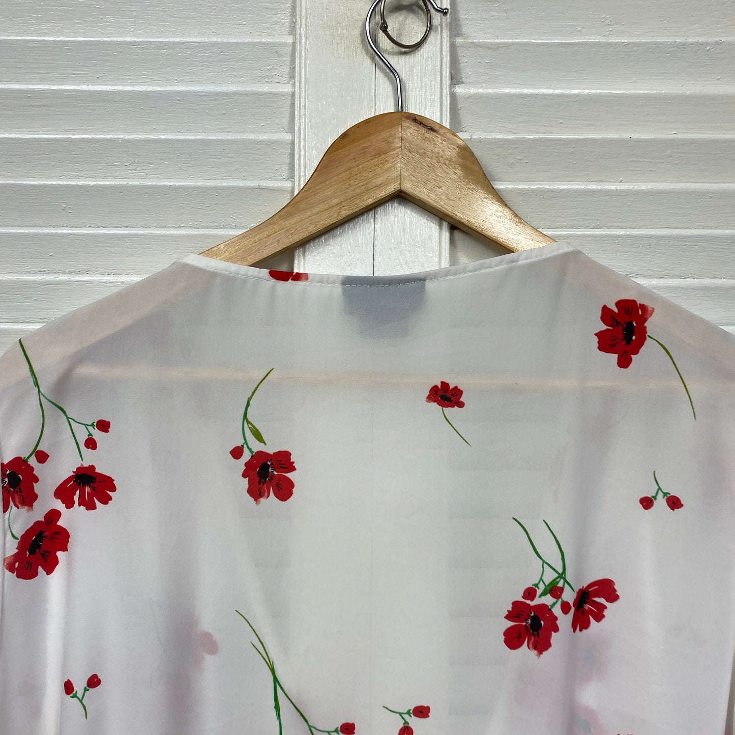 City Chic Wrap Top Size 20 Large White Red Floral Short Sleeve