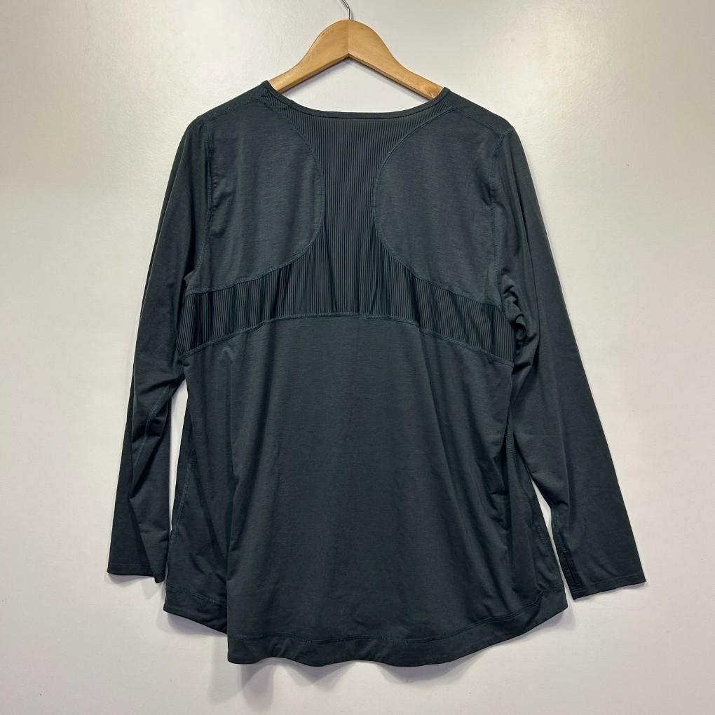 Taking Shape Activewear Top - Size 16