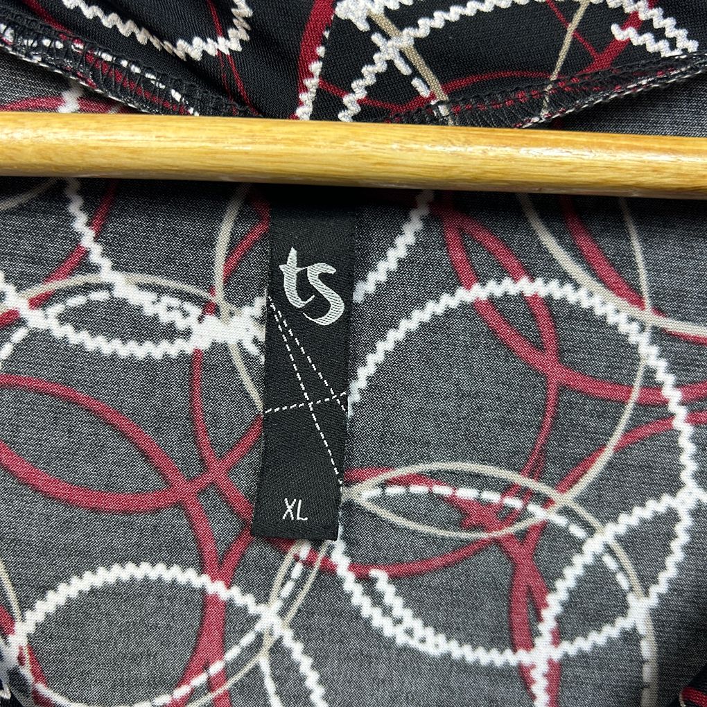 Taking Shape Black Circle Print Top - Size 22/XL