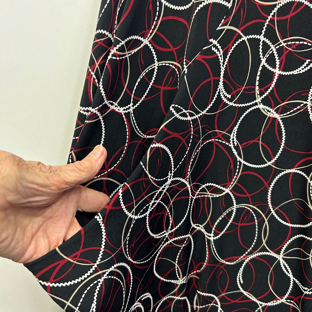 Taking Shape Black Circle Print Top - Size 22/XL