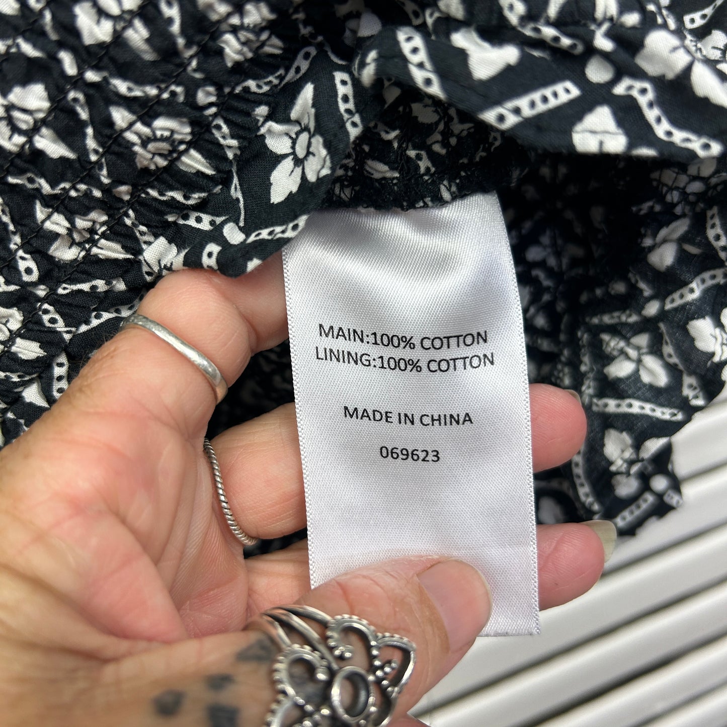 Sportsgirl Top Size 16 Black White Crop Billow Sleeve