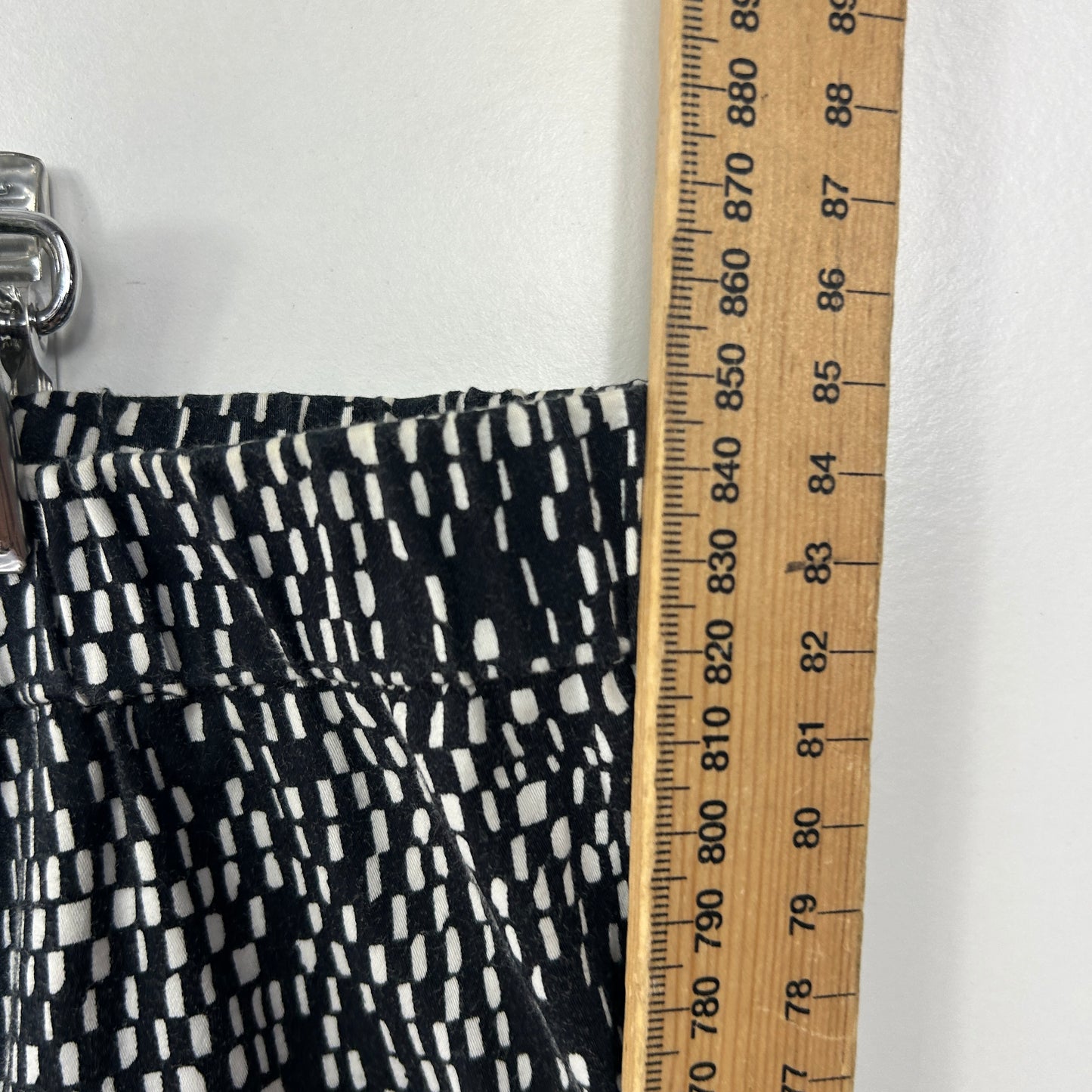 Maggie T Black and White Patterned Cropped Pants - Size 14