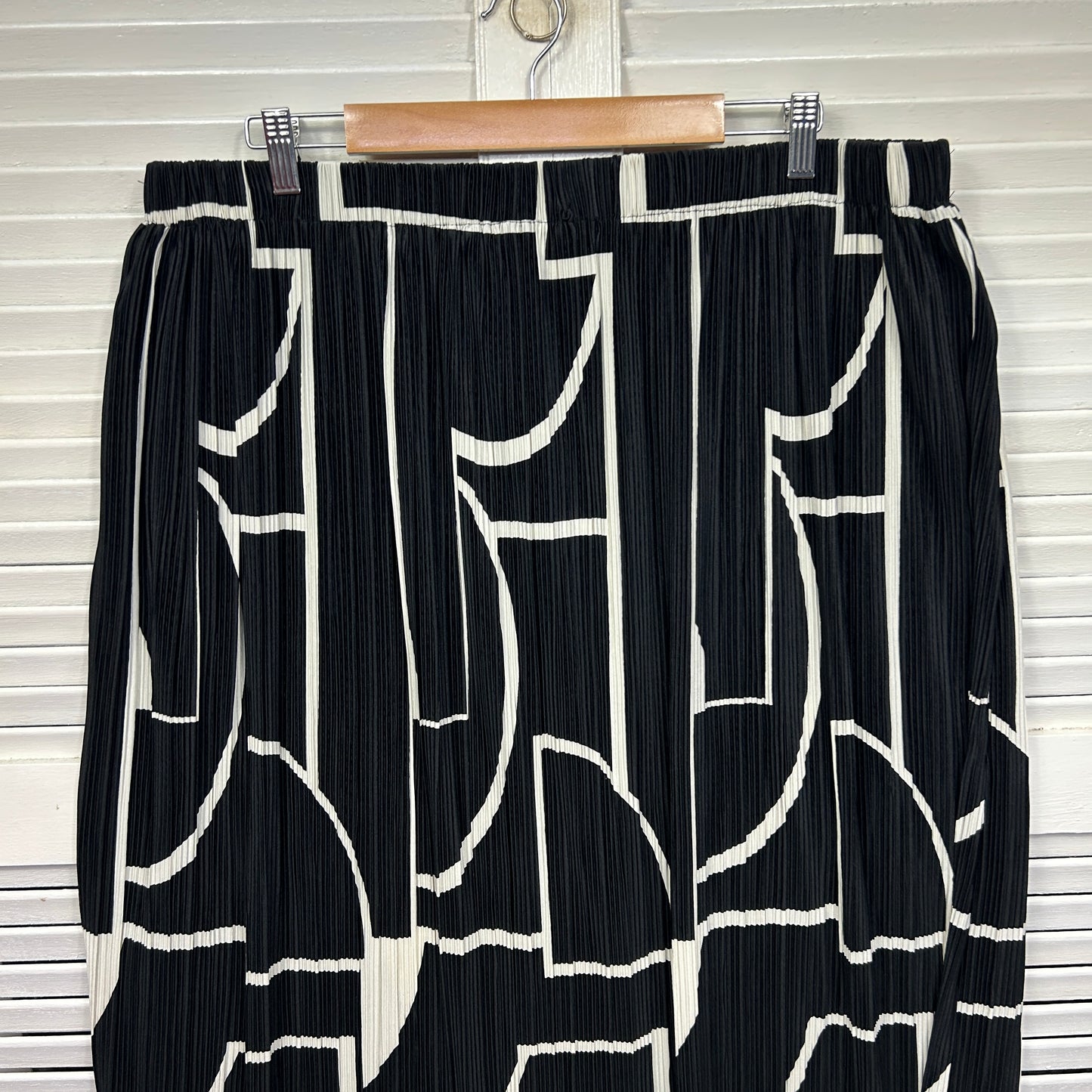 Suzanne Grae Midi Skirt Size 2XL 16 18 Pleated Black White