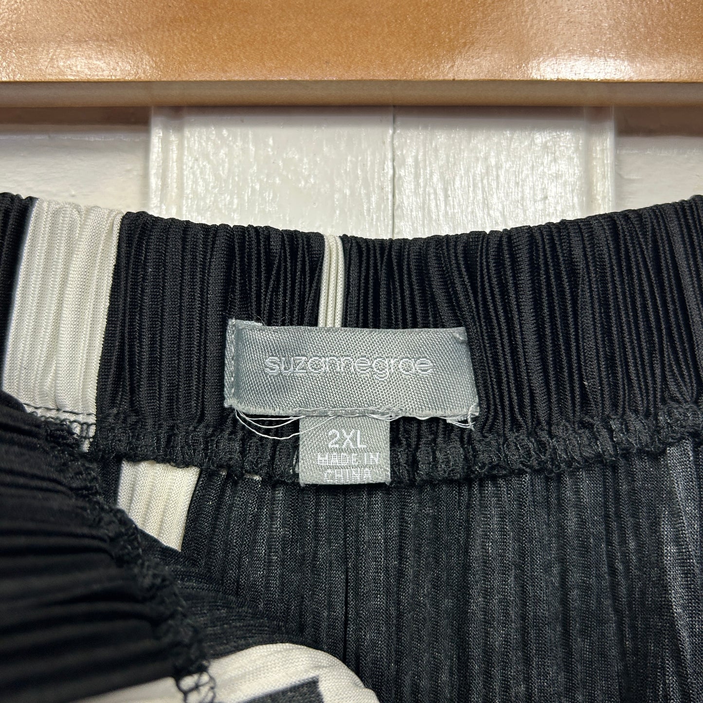 Suzanne Grae Midi Skirt Size 2XL 16 18 Pleated Black White
