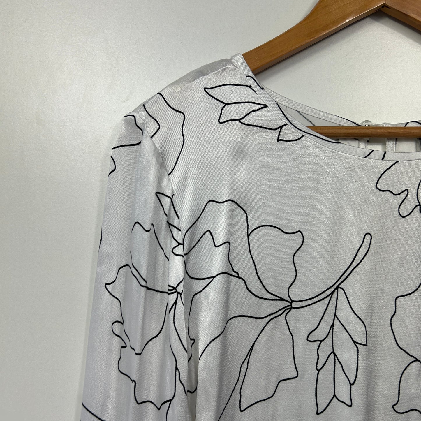 Sussan White Floral Line Art Print Top - Size 14