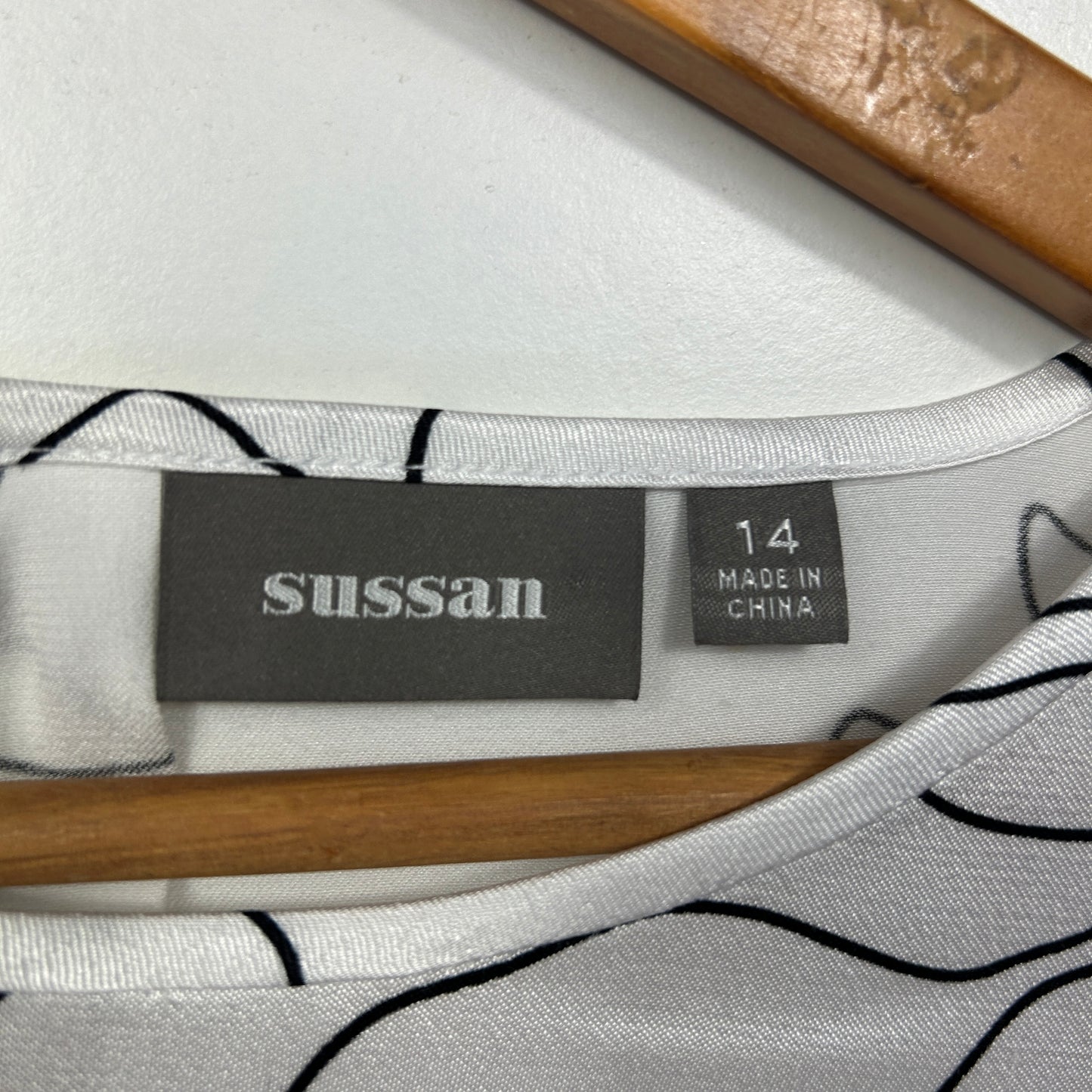 Sussan White Floral Line Art Print Top - Size 14