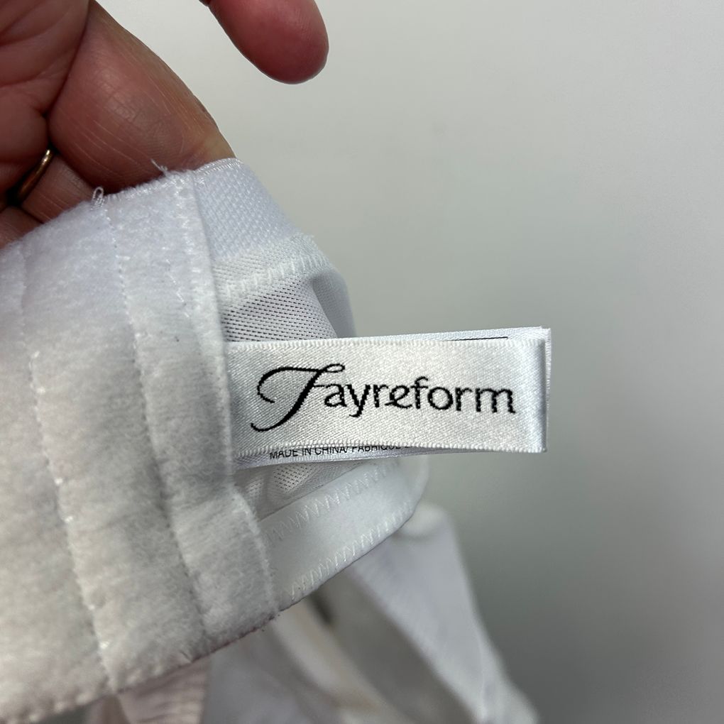 Fayreform White Bra - Size 24DD