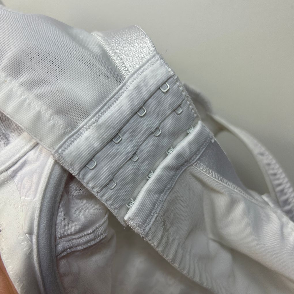 Fayreform White Bra - Size 24DD