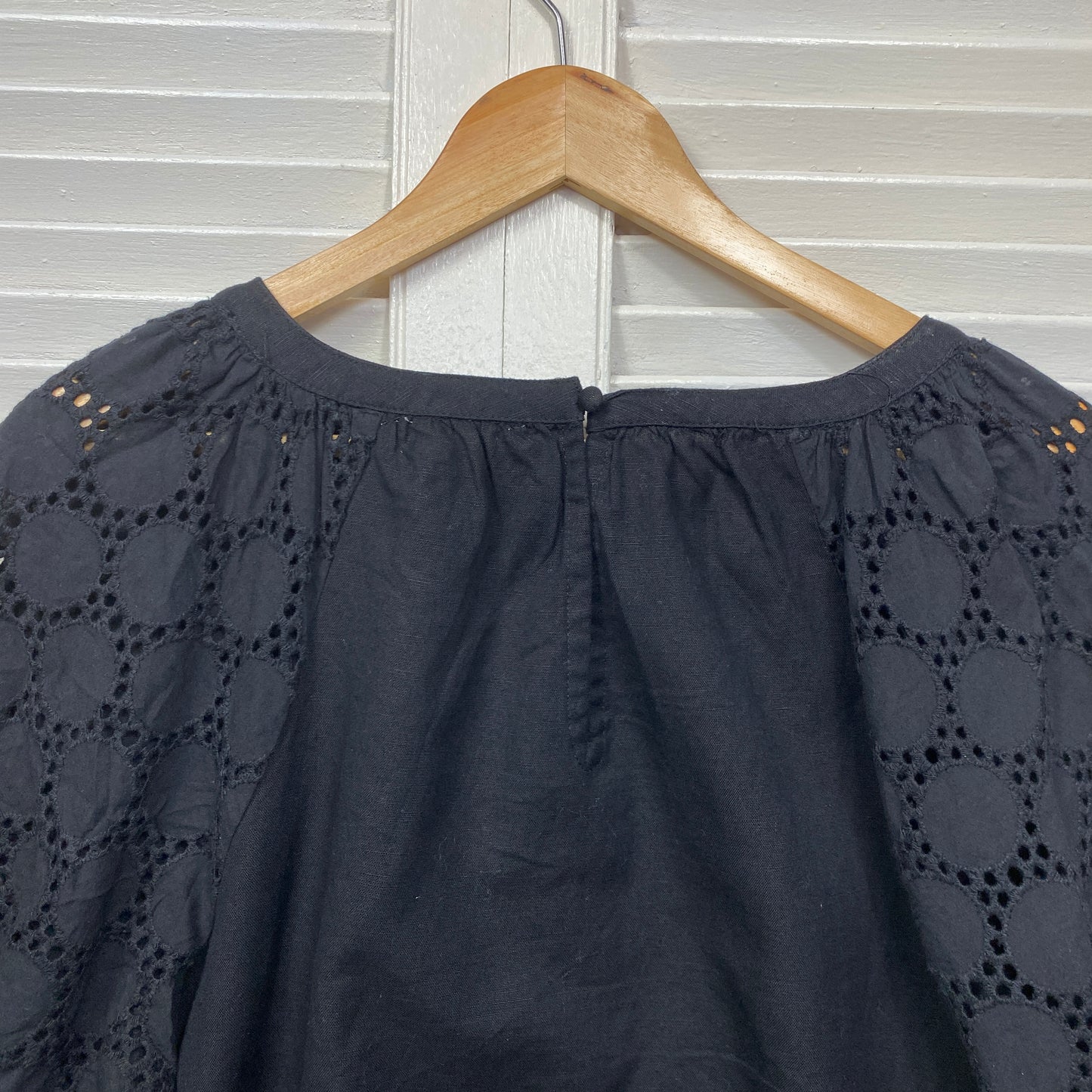 Regatta Linen Top Size 18 Black Crochet Billow Sleeve