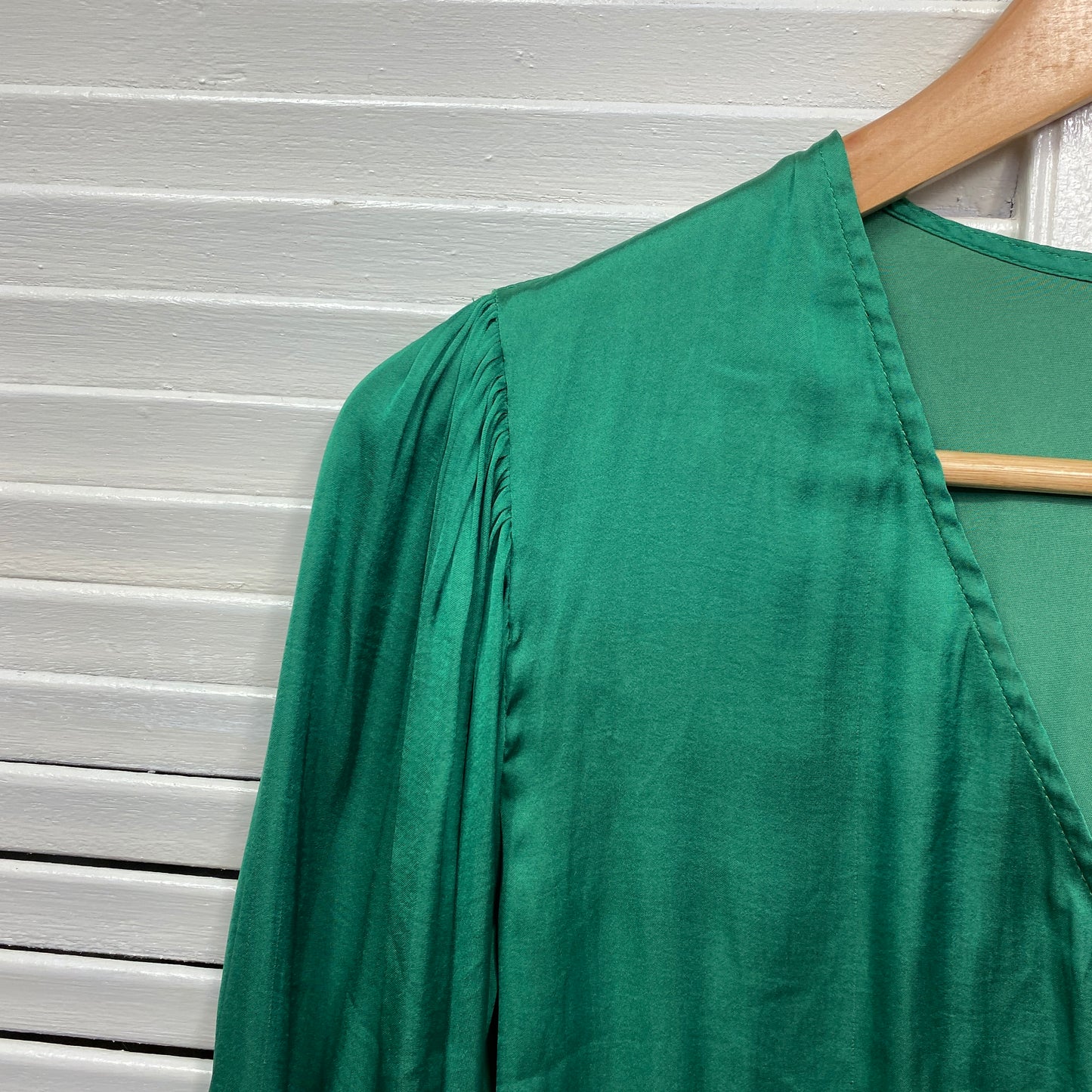 Bardot Top Size 14 Green Shiny Long Sleeve V Neck