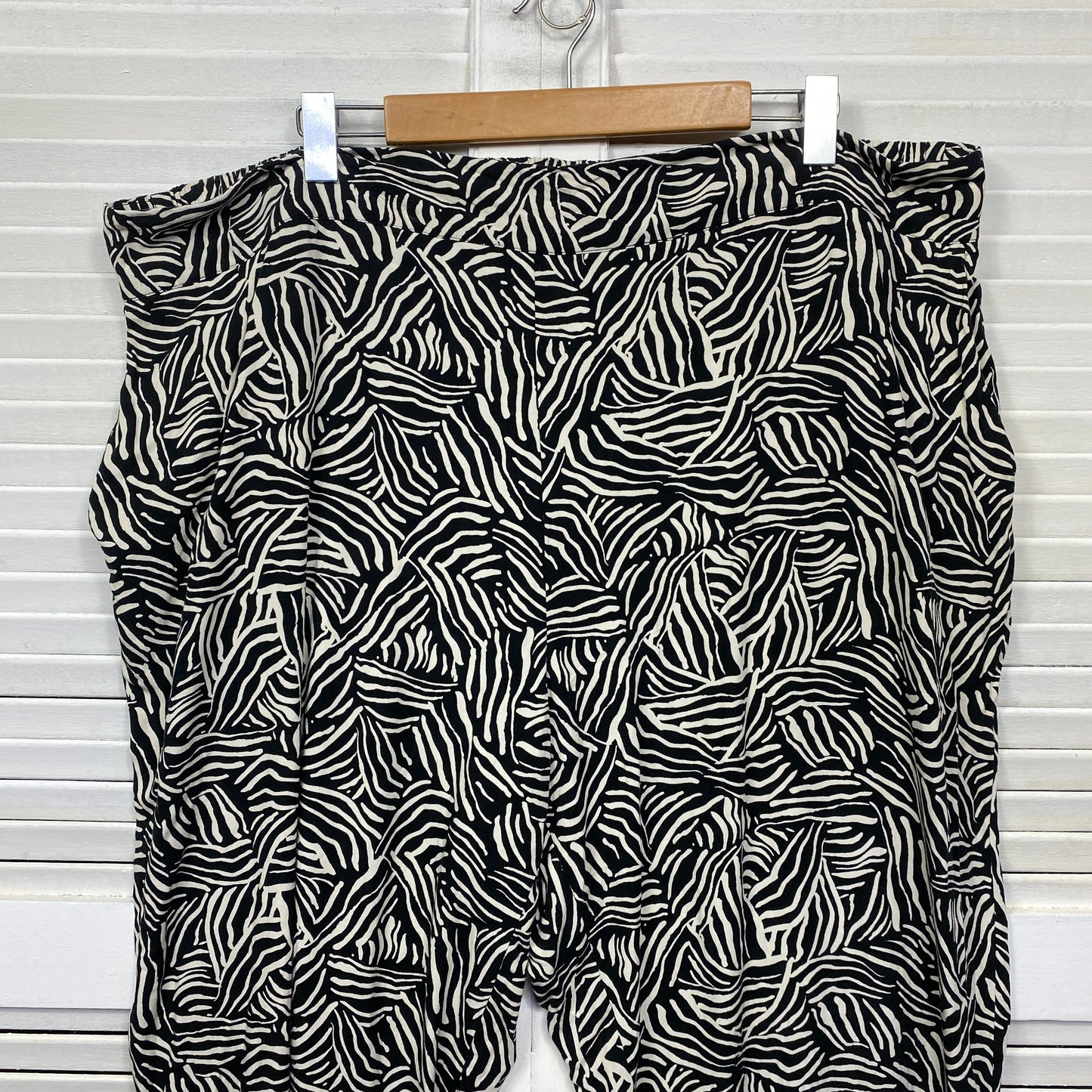 Target Curve Cropped Pants Size 24 Plus Cropped Pockets