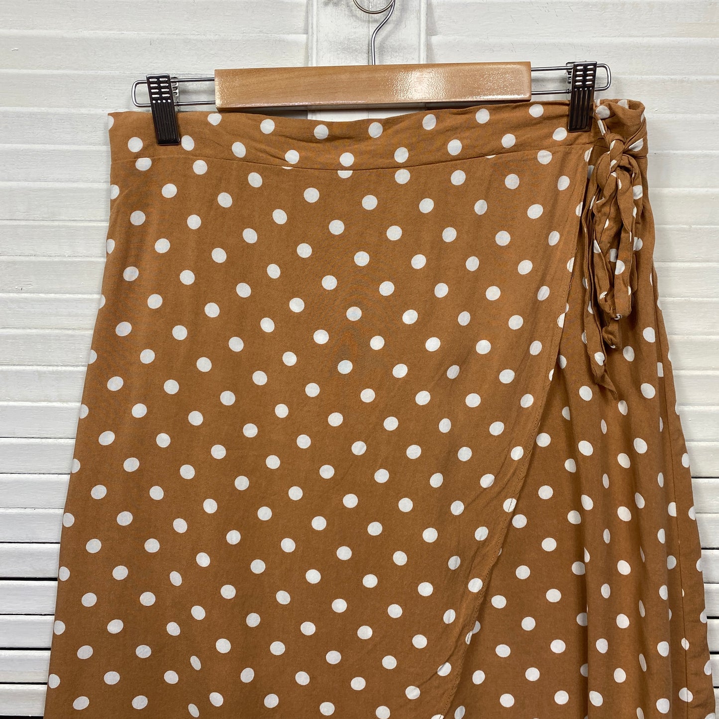 & Me Wrap Skirt Size 14 Tan White Polka Dots Hi Low Viscose