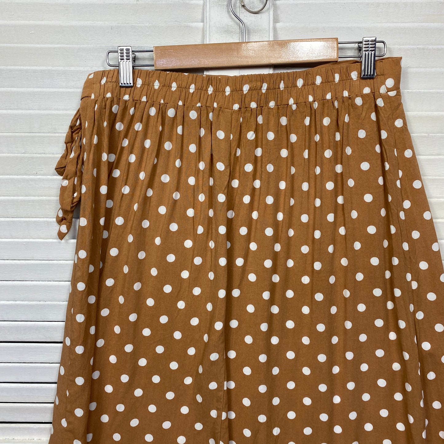 & Me Wrap Skirt Size 14 Tan White Polka Dots Hi Low Viscose