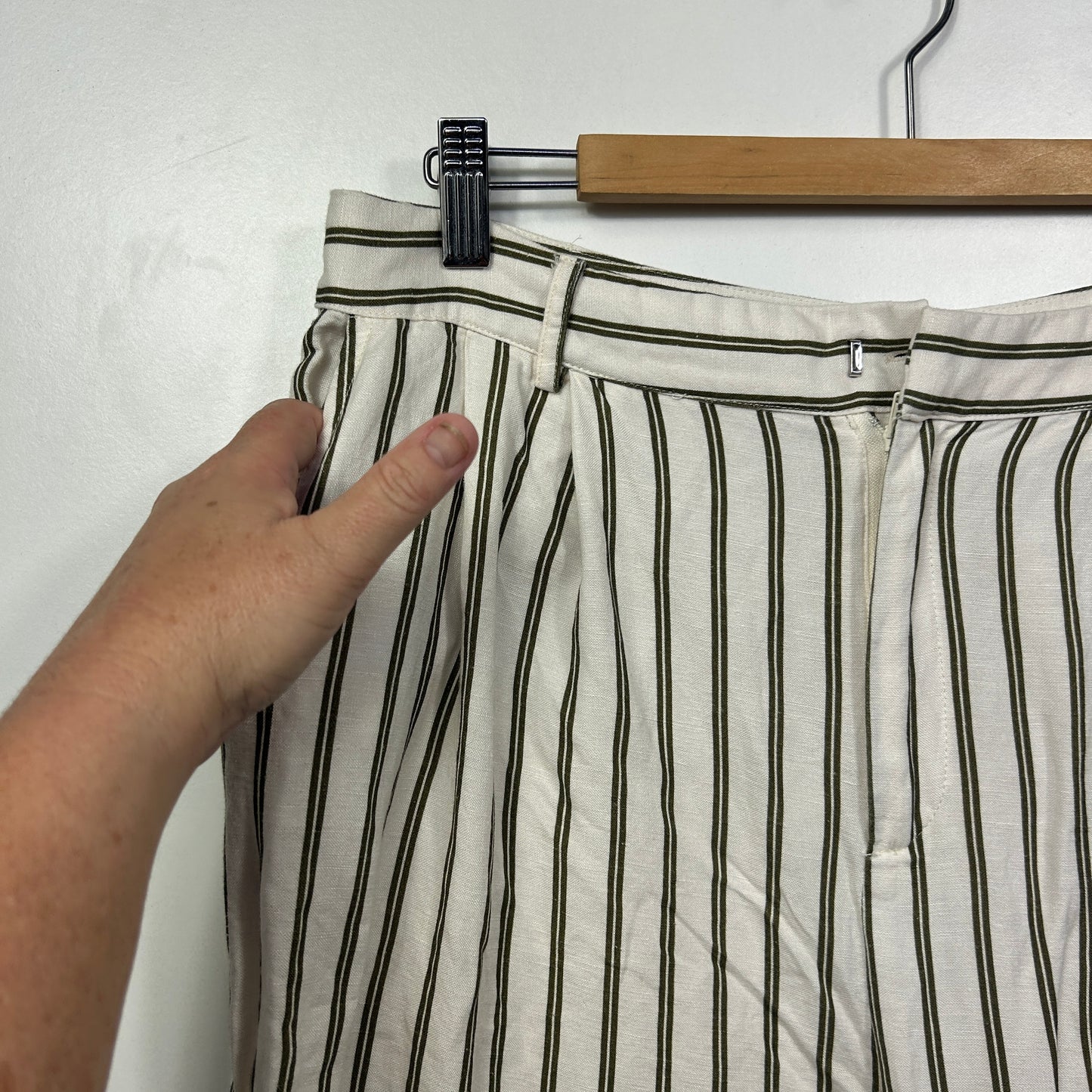 B Linen Striped Pants Size 14