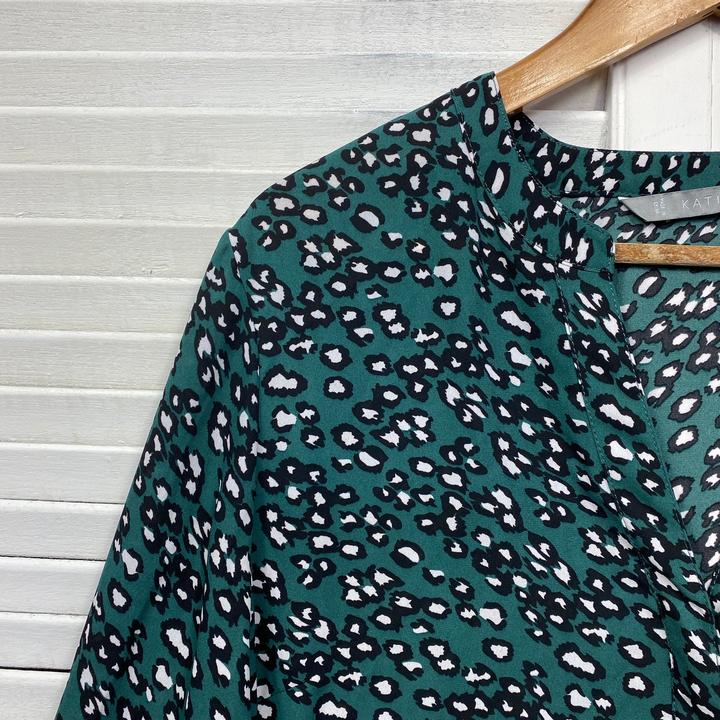 Katies Top Size 14 Green Long Sleeve Button Up