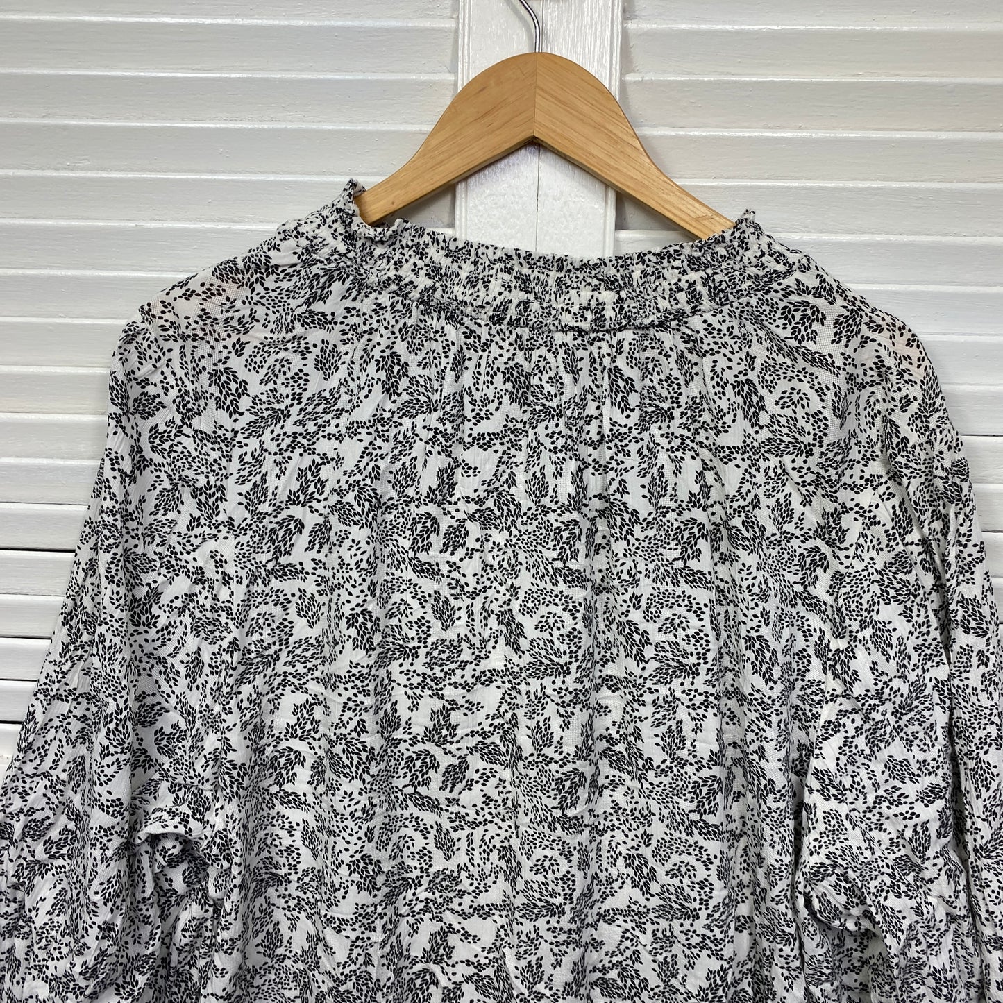 Belle Curve Top Size 20 Plus White Black Floral Long Sleeve