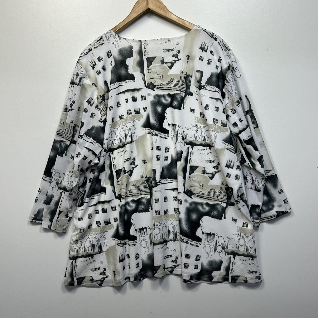 Derby Black and White Print Top - Size 22/24
