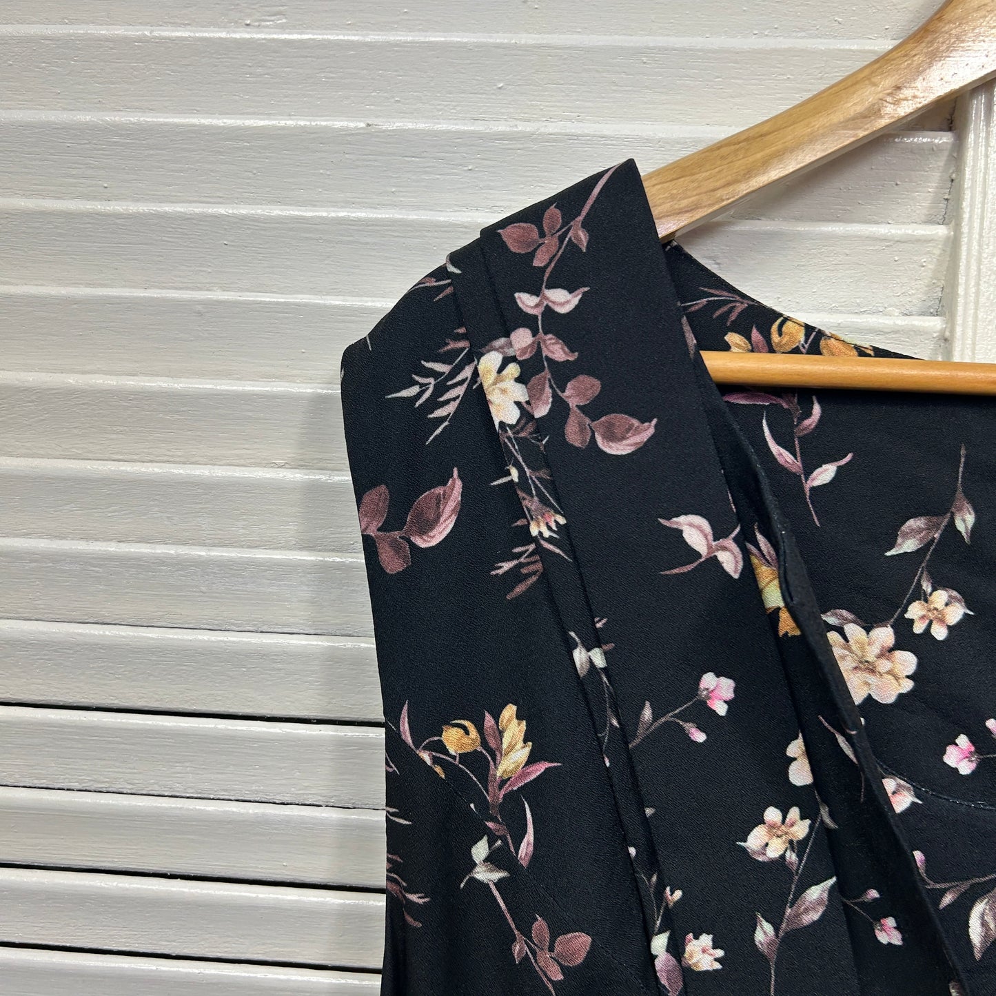 City Chic Dress Size 20 Large Sleeveless Black Floral Cocktail