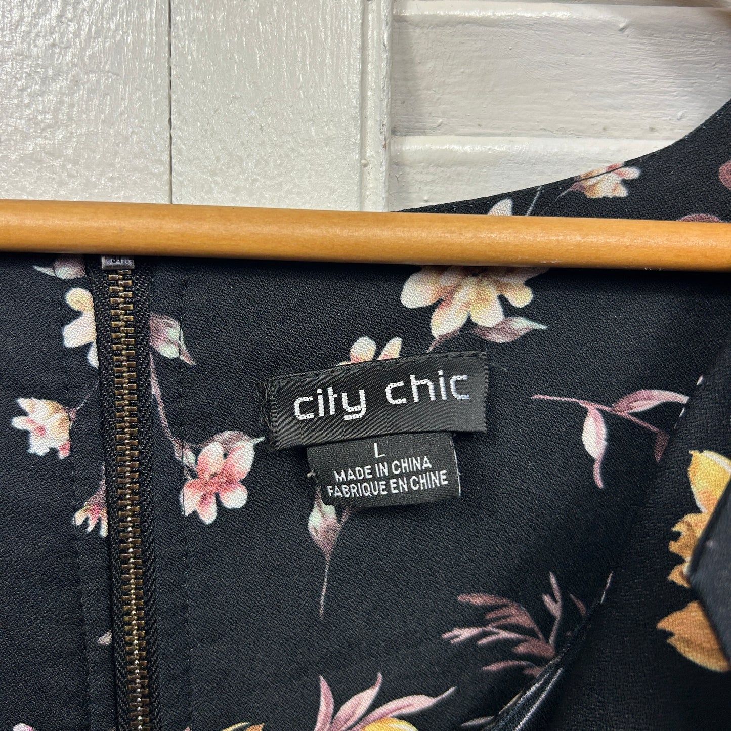 City Chic Dress Size 20 Large Sleeveless Black Floral Cocktail