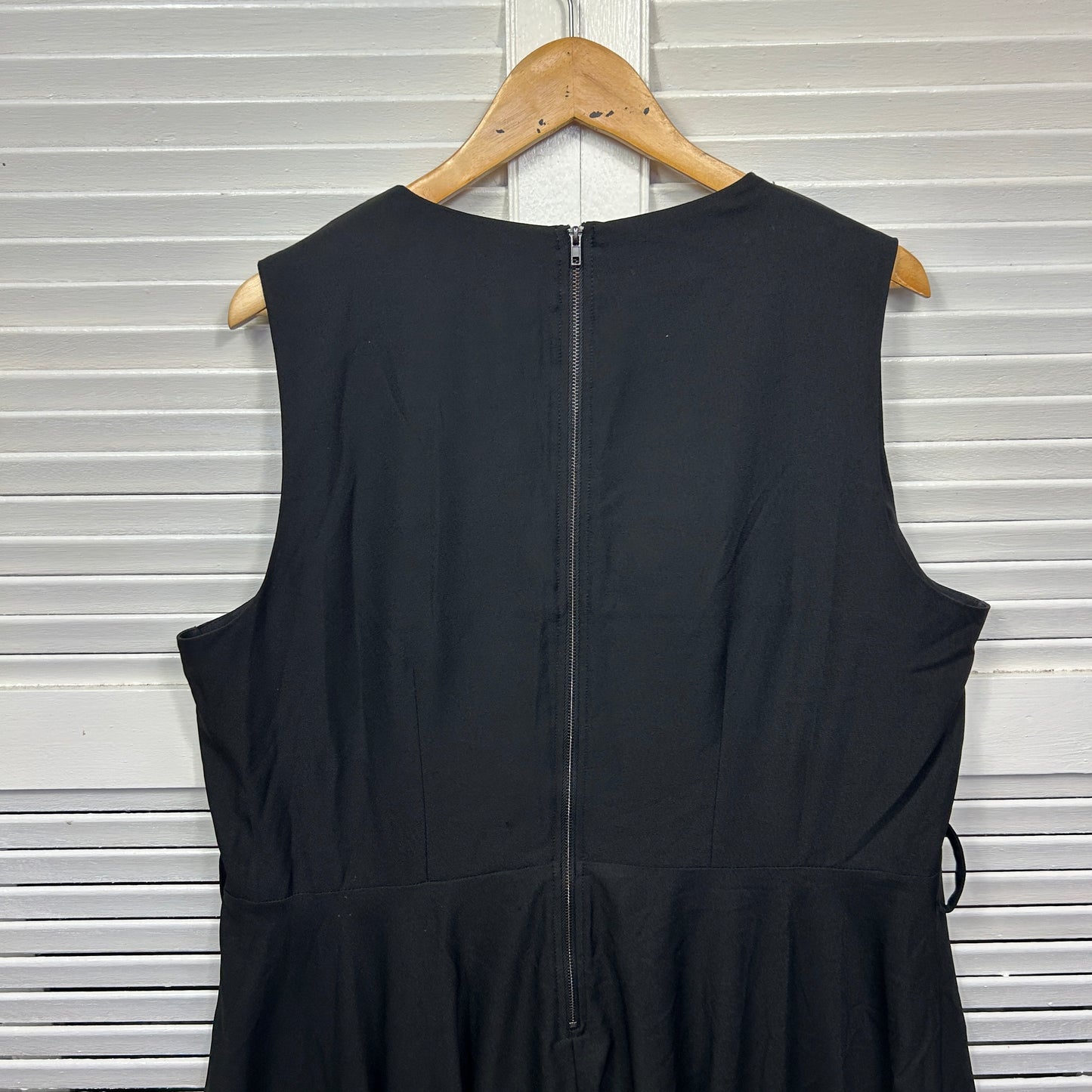 City Chic Dress Size 20 Large Plus Black Sleeveless Fit & Flare Cocktail